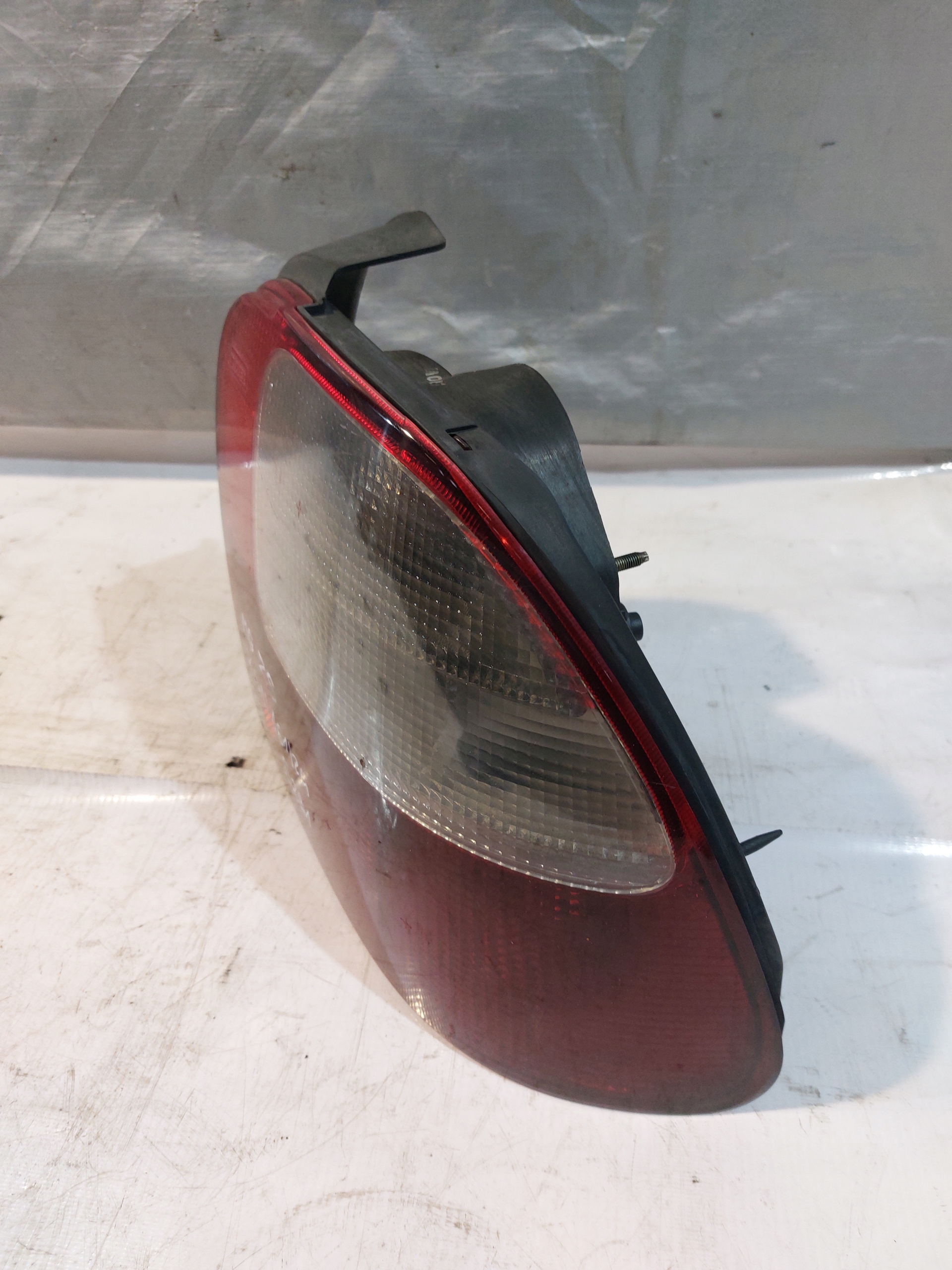 light right rear MG ZS 2004r.