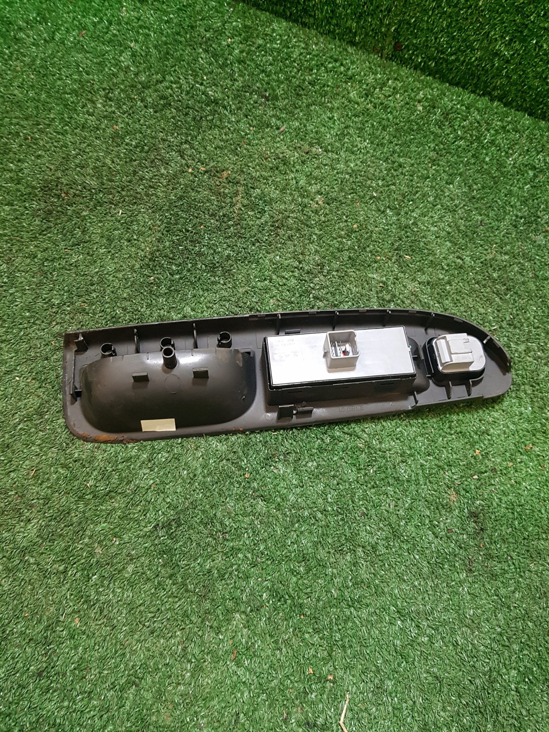 control panel of the window driver´s VOLKSWAGEN PASSAT B6 1K4959857