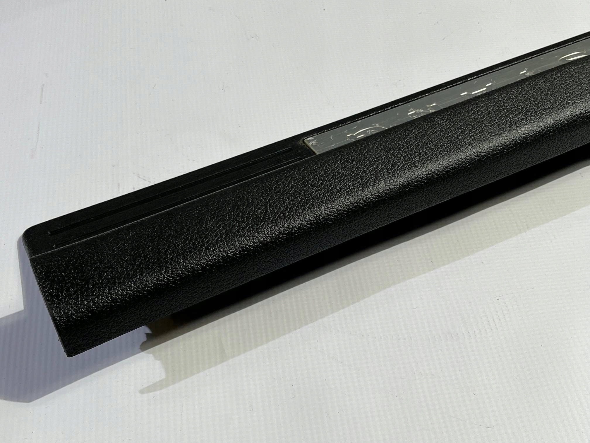 cover moulding of the threshold inner left side Ford Mustang V 2005-2009