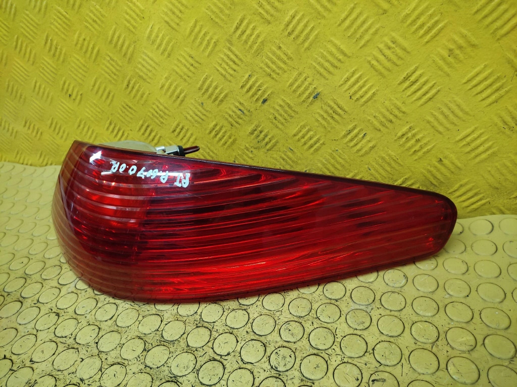 PEUGEOT 607 light right rear part