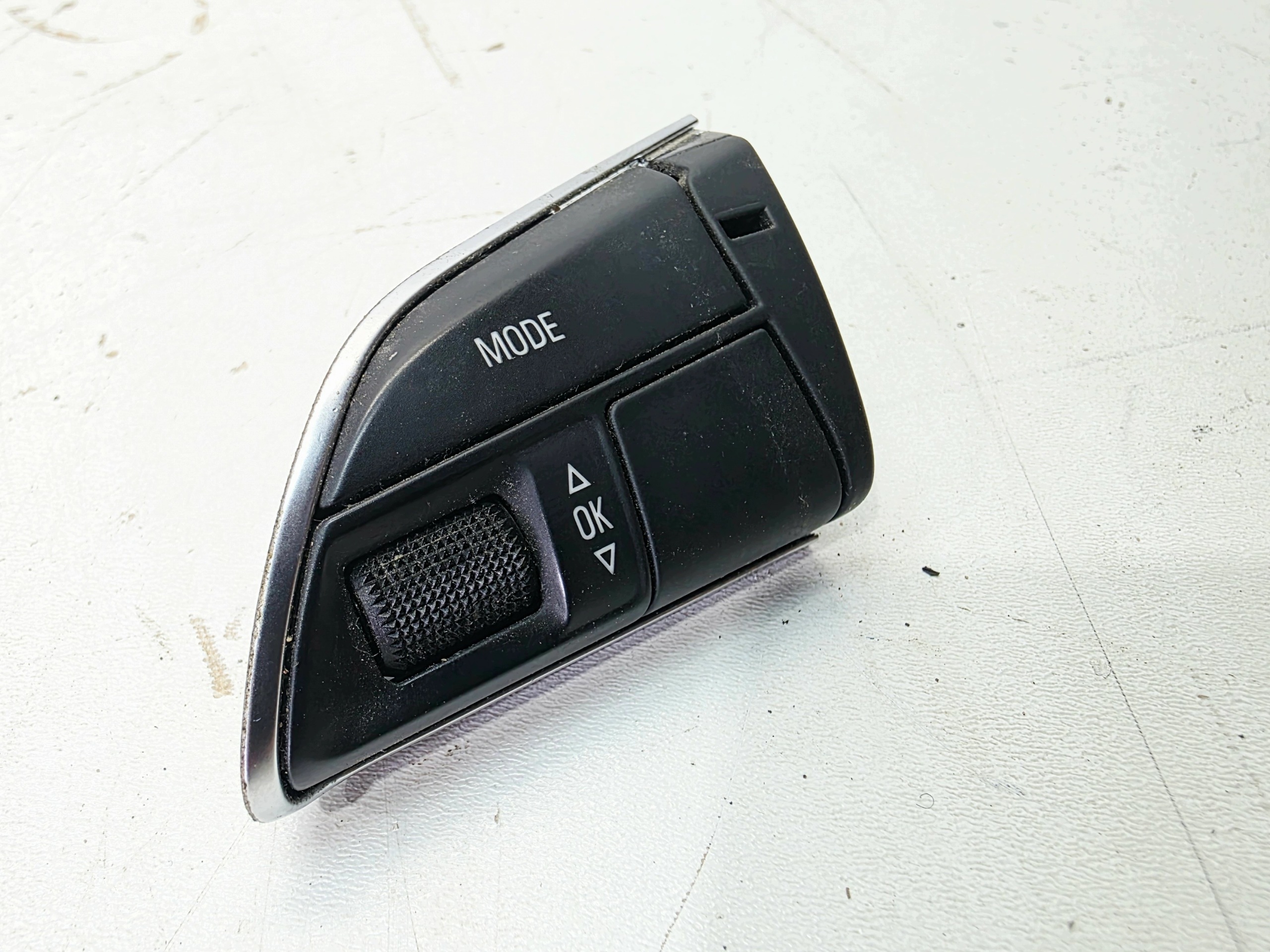 GUZIK button MULTIFUNKCJI left AUDI A4 B8 A5 A6 A7 Q7 4L0951523C