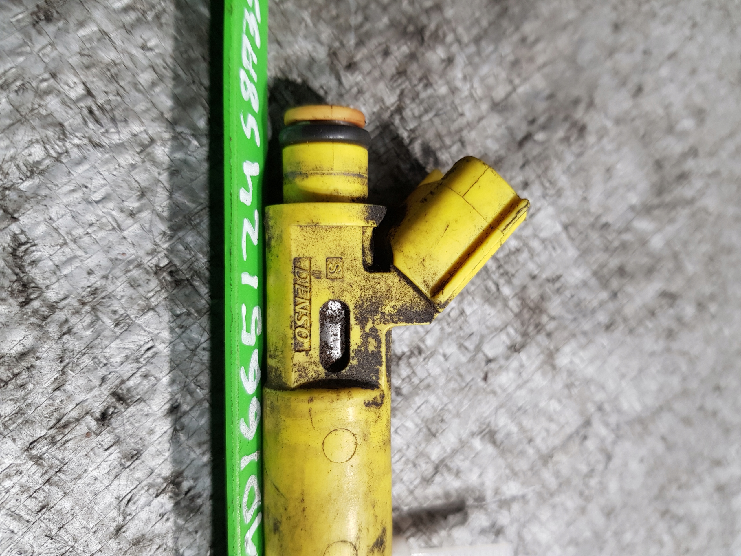 injector TOYOTA RAV4 II 2.0 VVTI 23250-28050