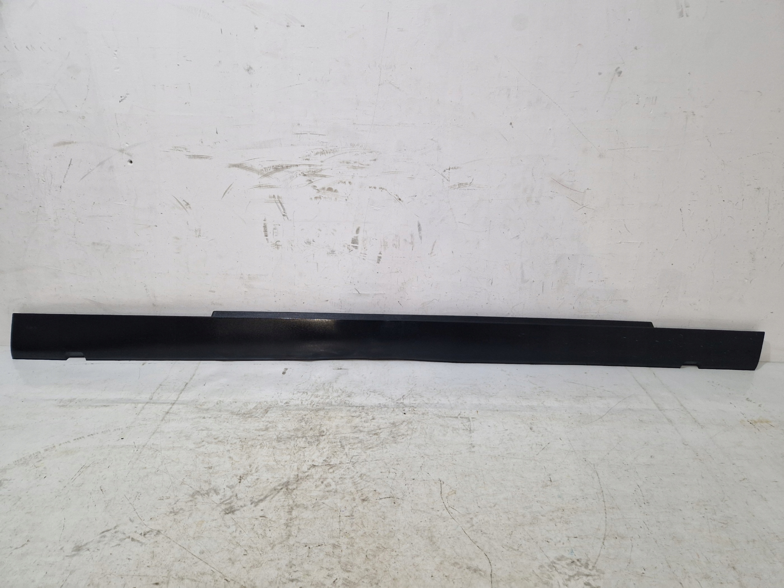 DODGE CHALLENGER 15- right moulding threshold 68185192AF