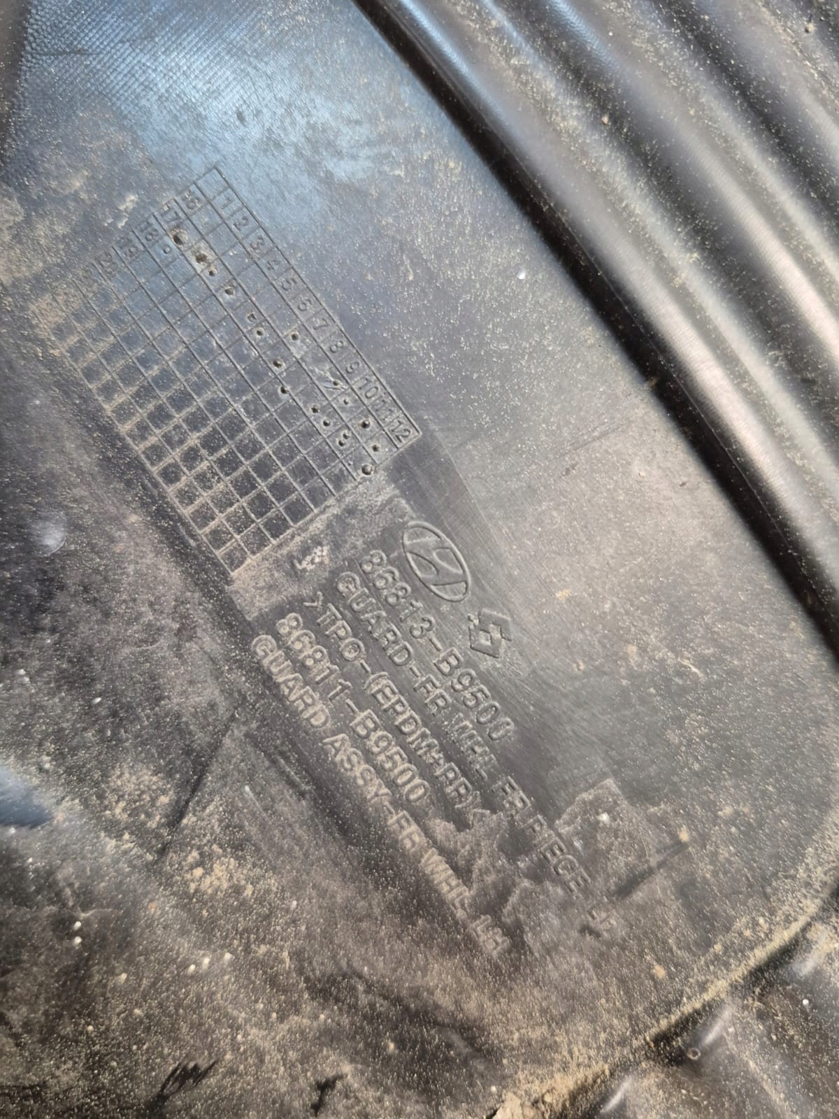 HYUNDAI I10 II LIFT 16- mudguard left front front 86813-B9500