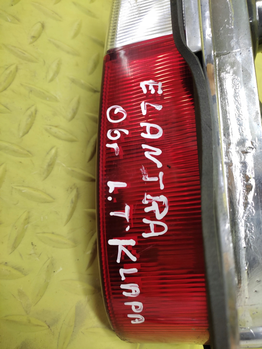 HYUNDAI ELANTRA III light left rear part to the bonnet boot