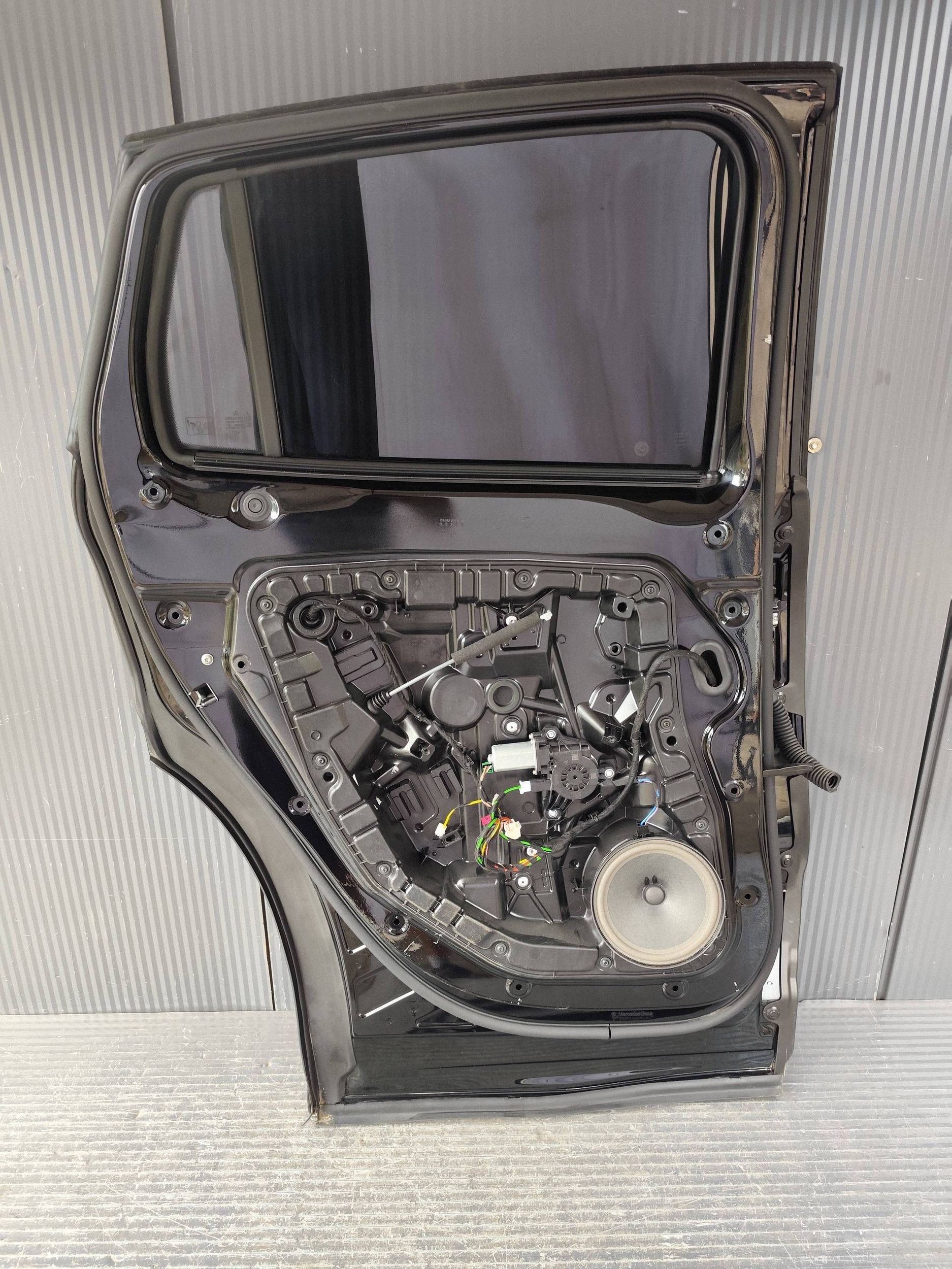 MERCEDES GLA 247 door rear. left complete DEMONTAZ