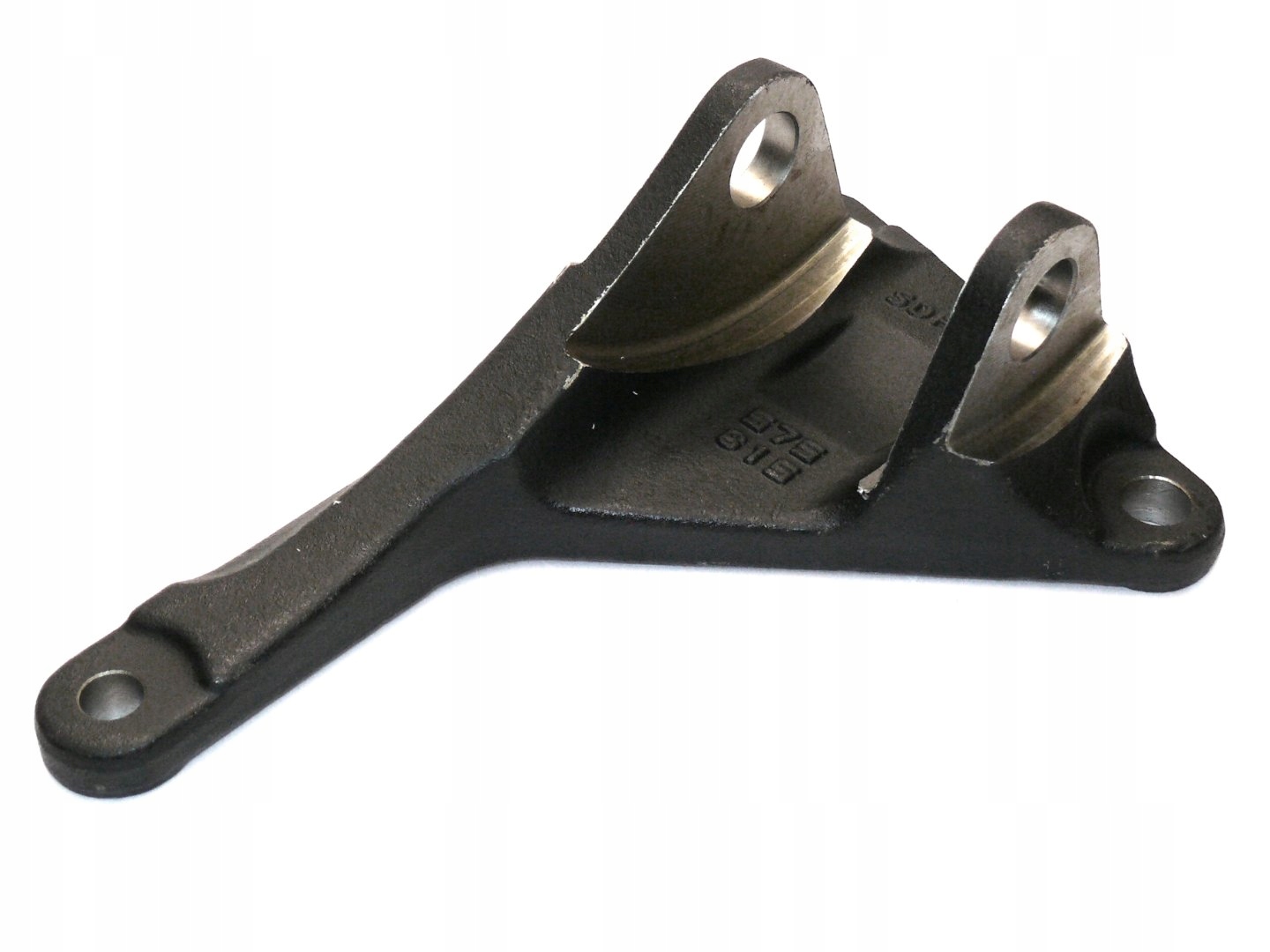 575615GEN - КРОНШТЕЙН ЦЕНТРАЛЬНОГО РЫЧАГА К РАМЕ ПРАВЫЙ ЗАЩИТНИК