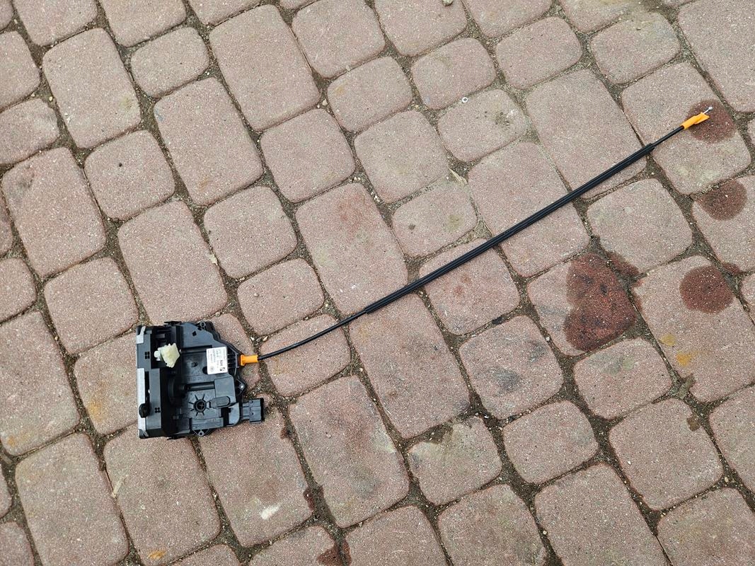lock door front front of left EUROPA Opel Corsa E 13431841