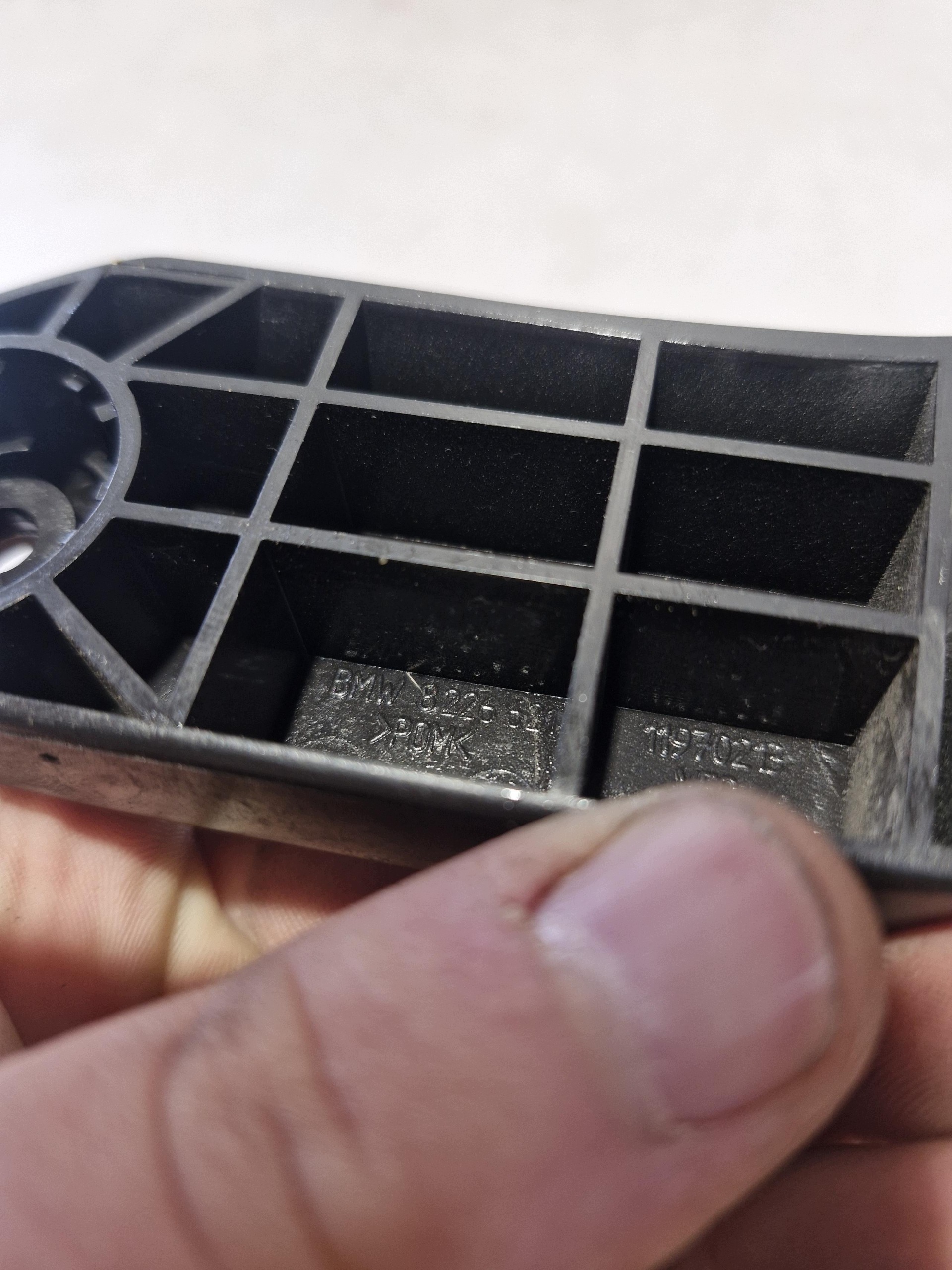 8226621 BMW E38 E39 DZWIGNIA RACZKA OTWIERANIA motorháztetök