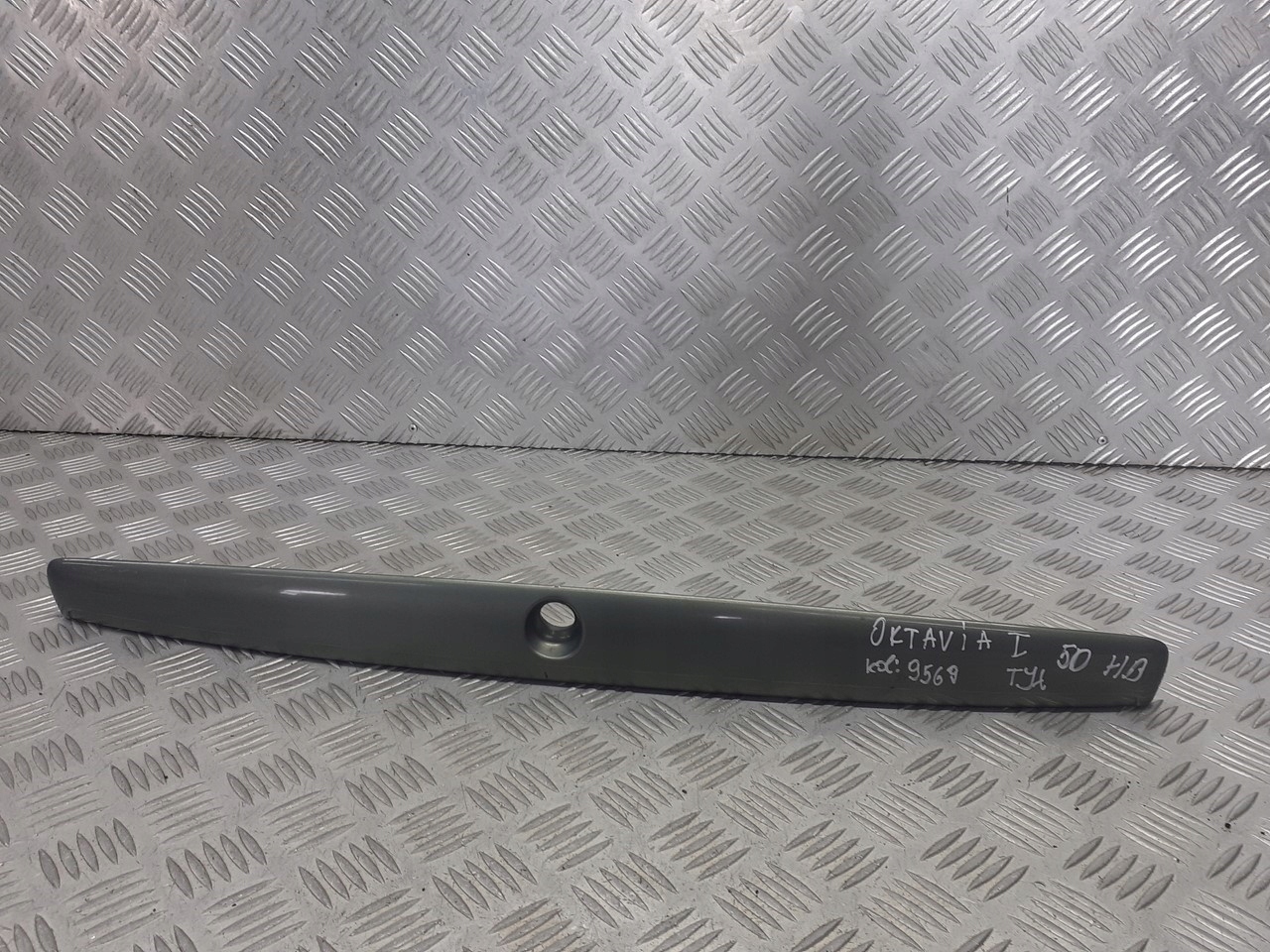 BLENDA KLAPY BAGAŻNIKA SKODA OCTAVIA I 1.6 1U6827577N