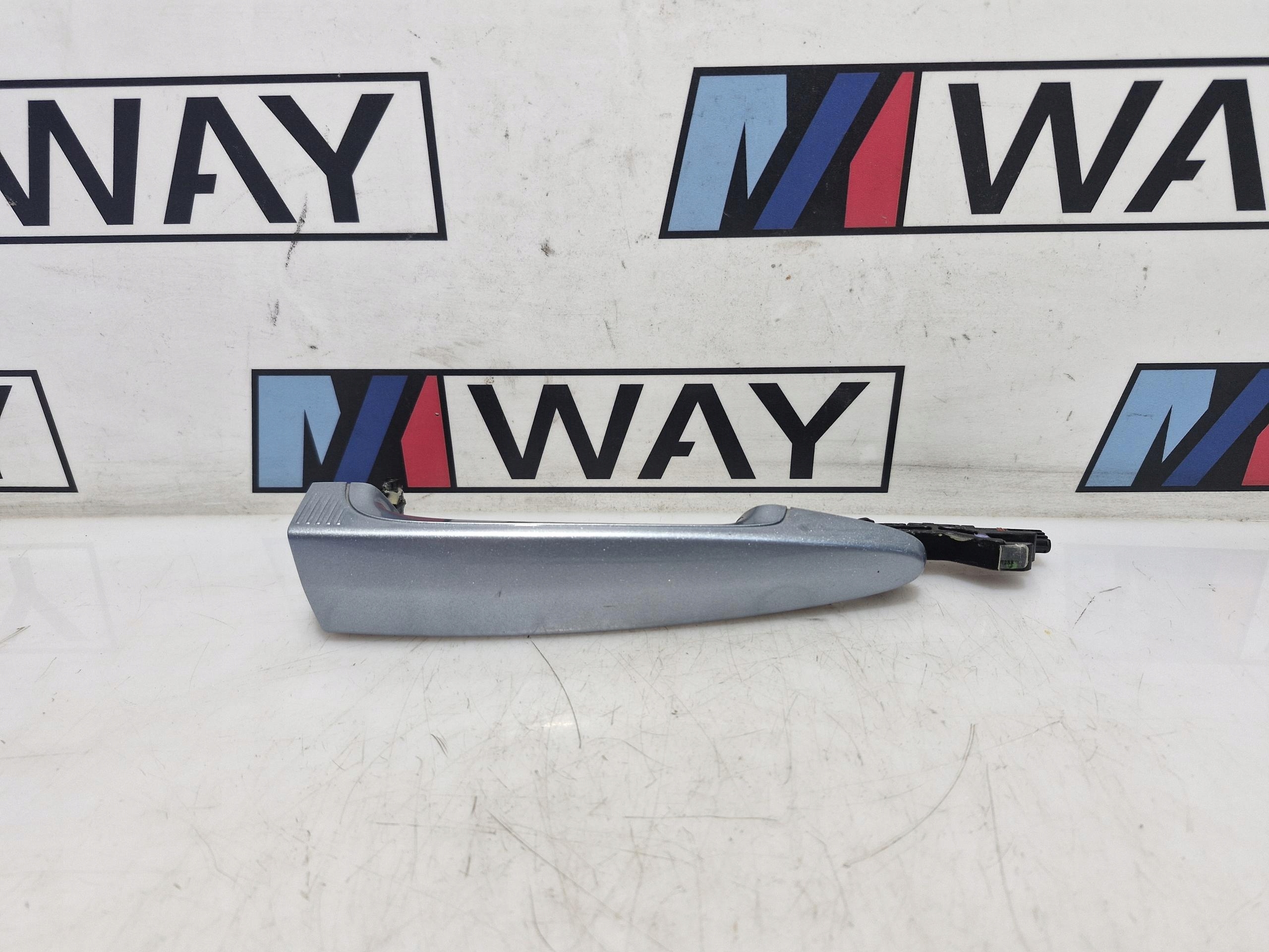 7138354 BMW E90 E91 E92 holder handle door right rear part 896