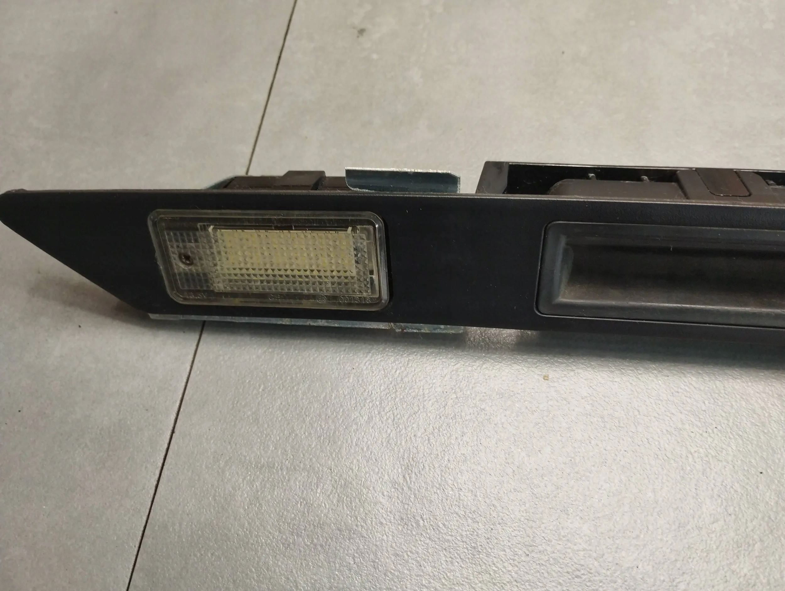 Audi Q7 4L moulding bonnet 8E0827657G