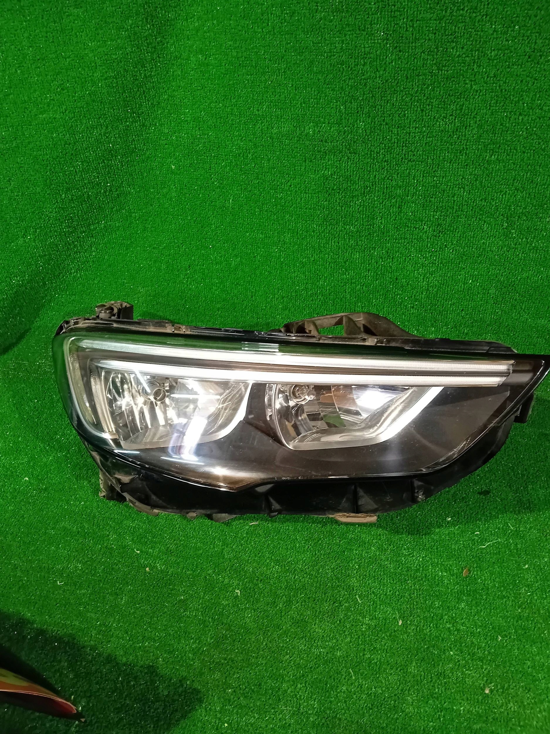 REFLEKTOR right front OPEL INSIGNIA B ZWYKLA LED 17- NR.R588