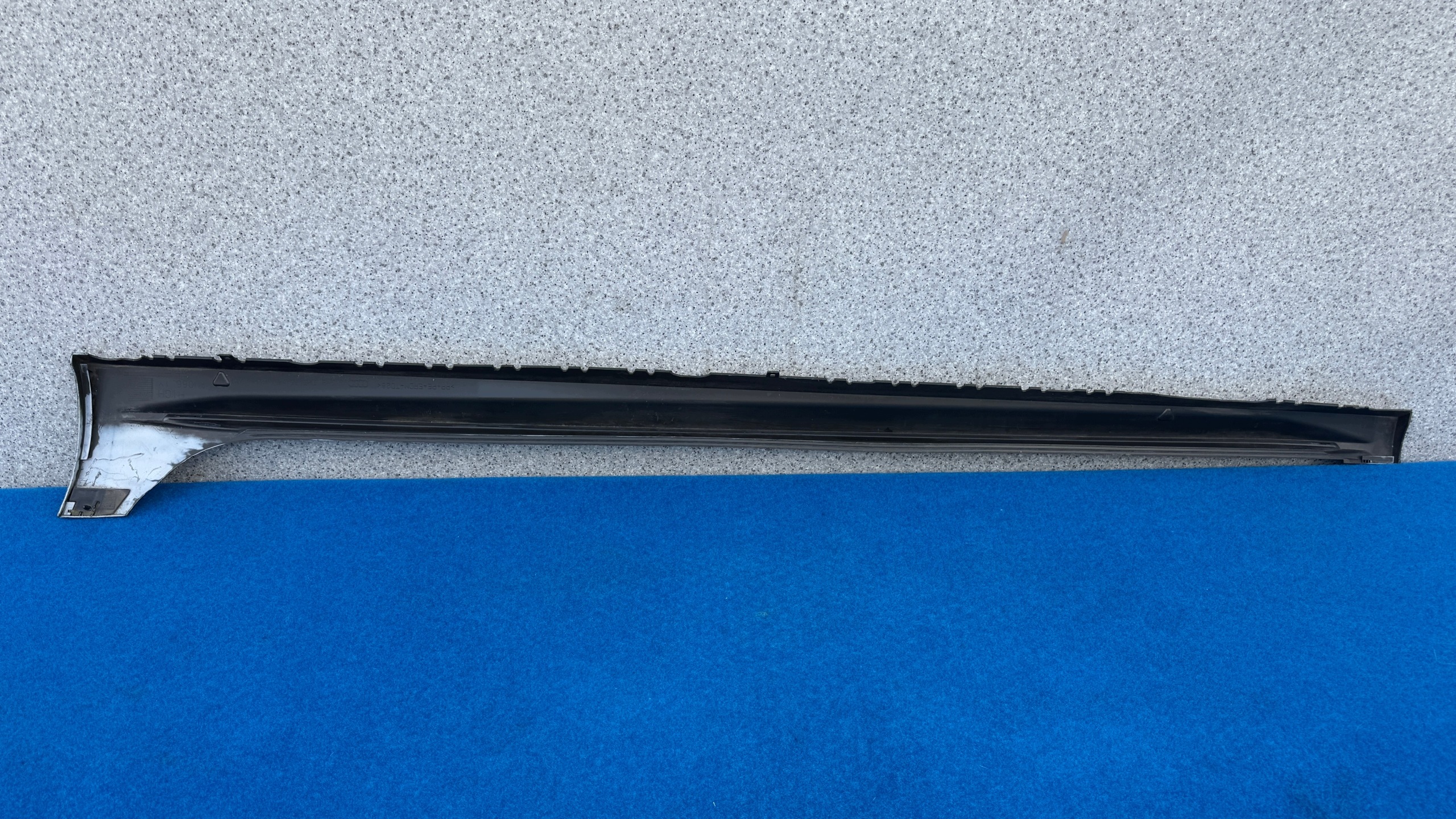 AUDI A4 B9 ALLROAD 8W9 right cap threshold moulding threshold 8W9853856E Z41