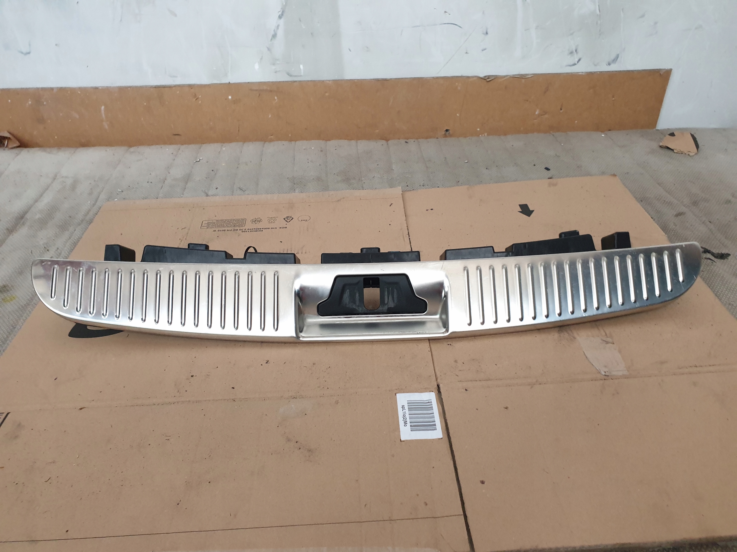 JX63-406A64-AG - Jaguar XF X260 Універсал накладка заднього ременя хром