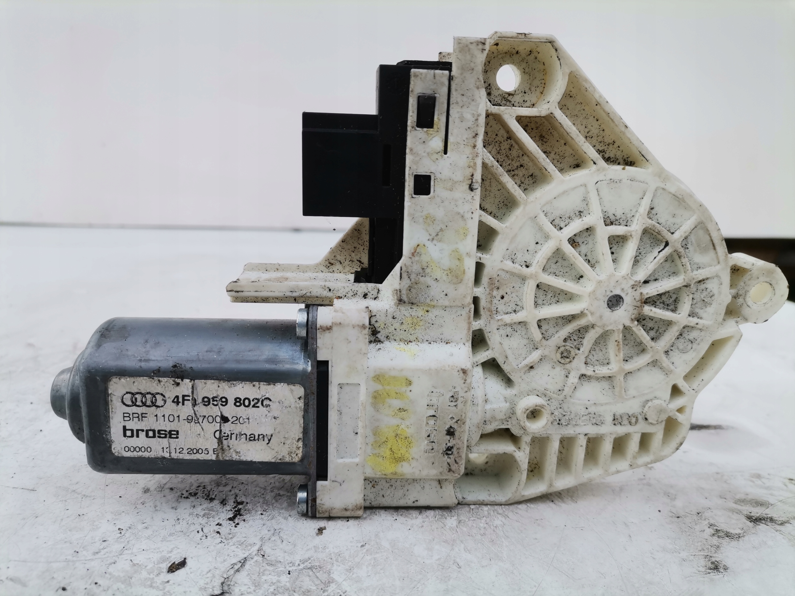 AUDI A6 C6 mini motor windows right rear part 4F0959802C