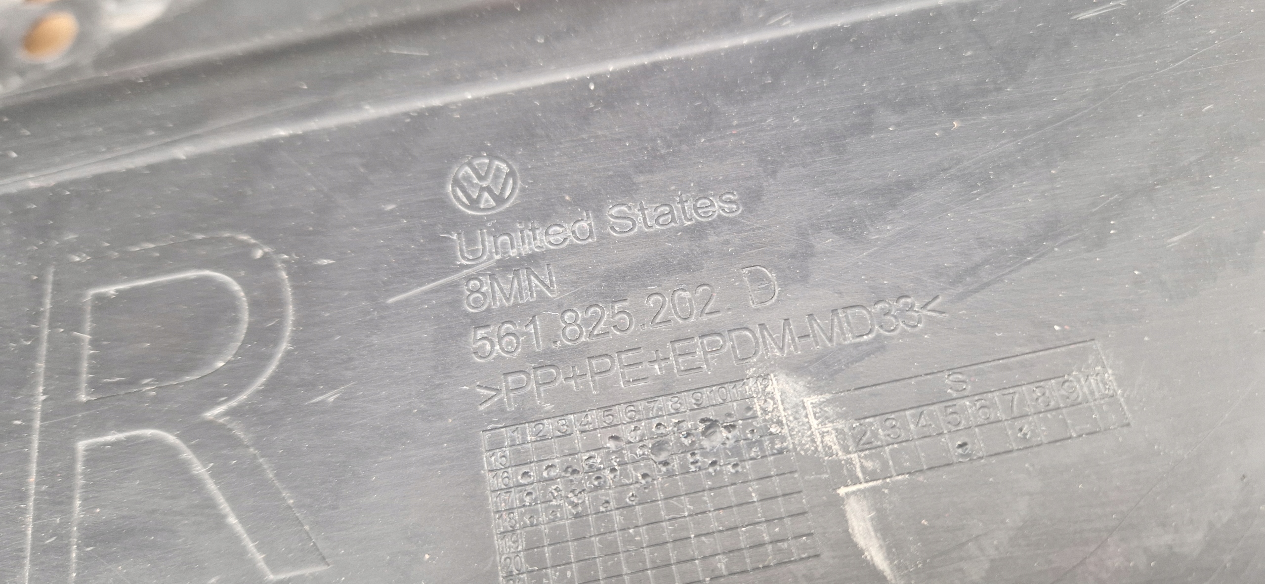 cover chassis 561825202D VW PASSAT B8 USA right original