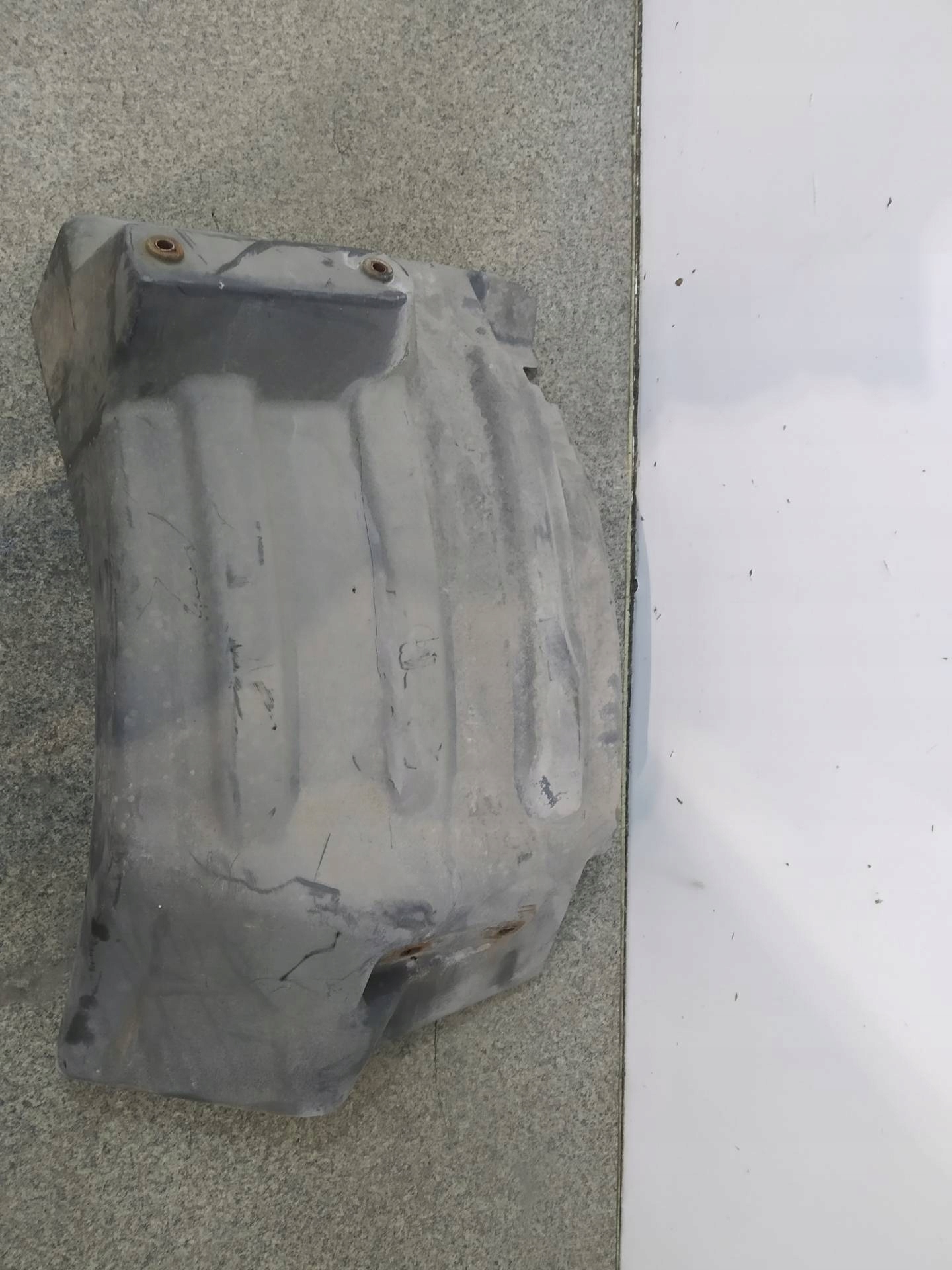 mudguard left 504067844 Iveco Stralis