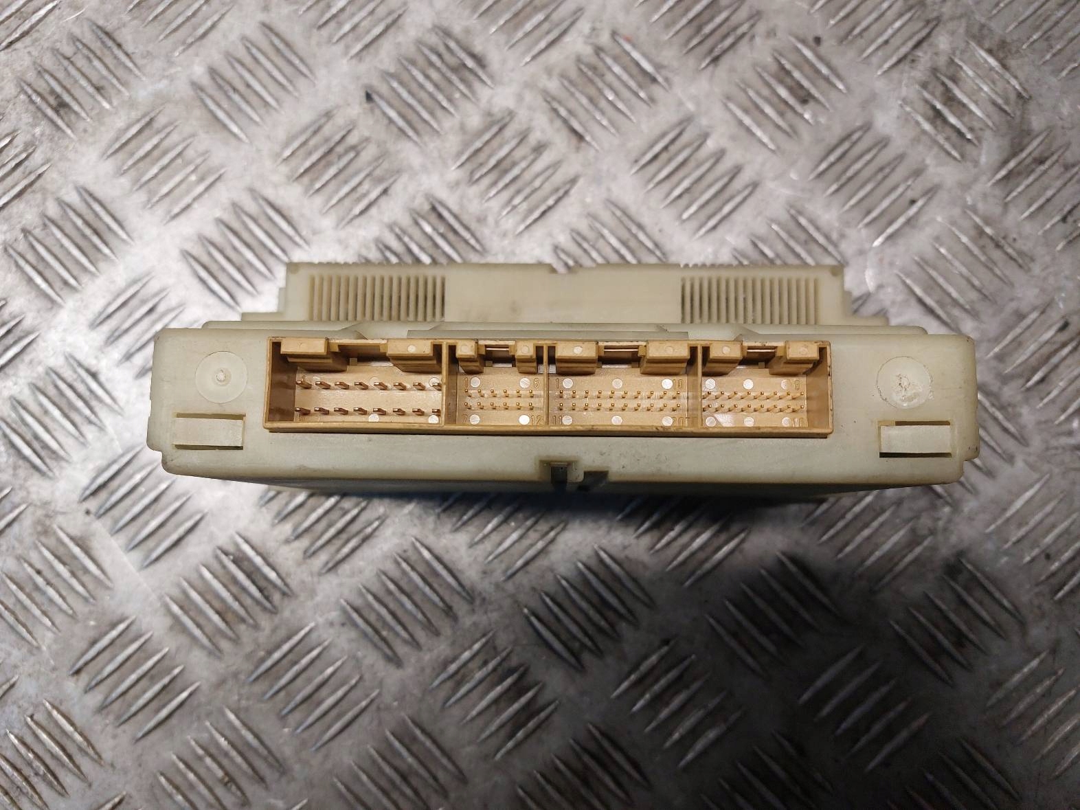 PANEL Bouches buses VOLKSWAGEN PASSAT B5 5HB007617-02