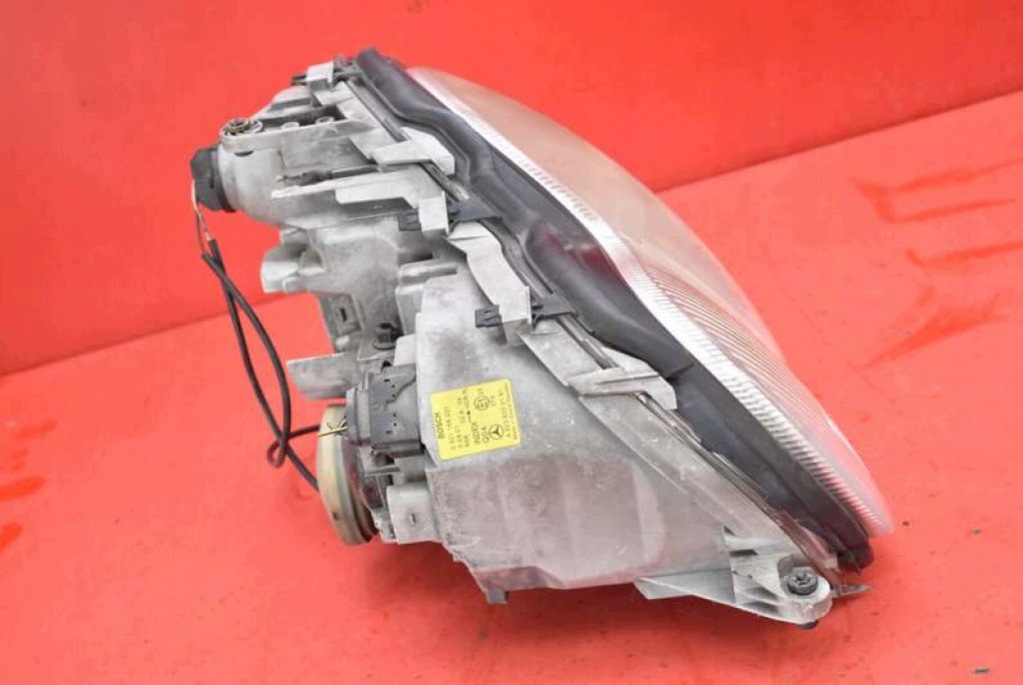 REFLEKTOR left light front EU A2038200161 MERCEDES C-KLASA W203 00-04
