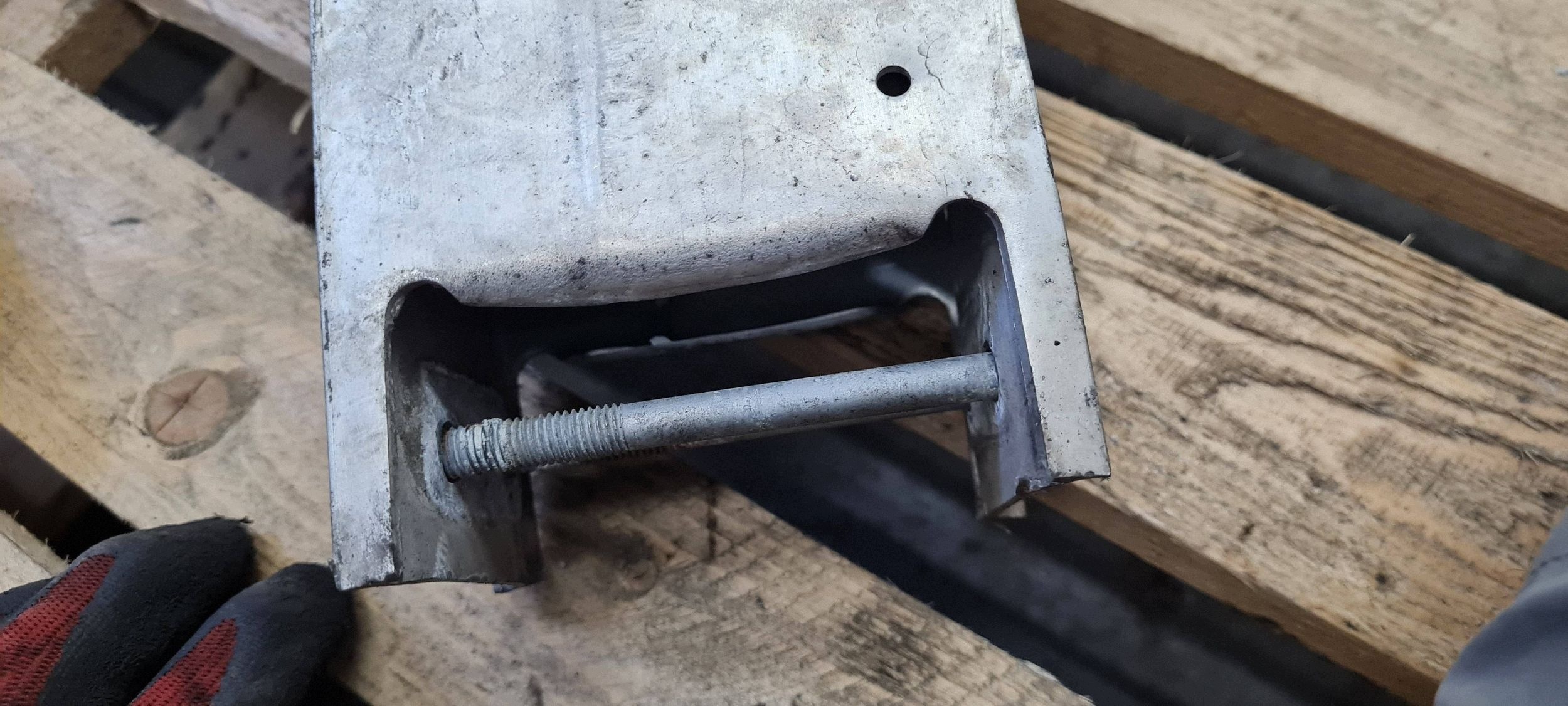 A5 8T LIFT STERFA tip ZGNIOTU left front screws siders 8K0807133D A4 B8 S4