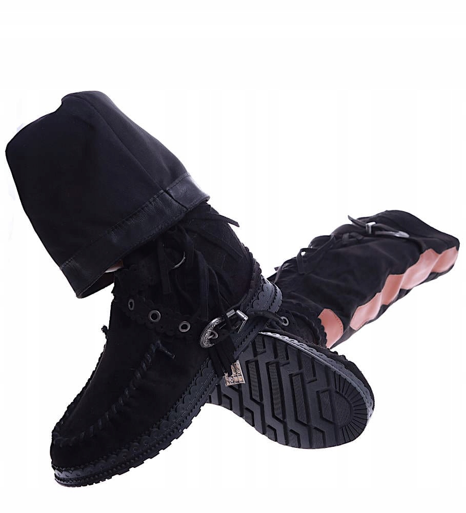 Czarne damskie kozaki na koturnie buty z frędzlami w stylu boho 14854 37 Kolor czarny