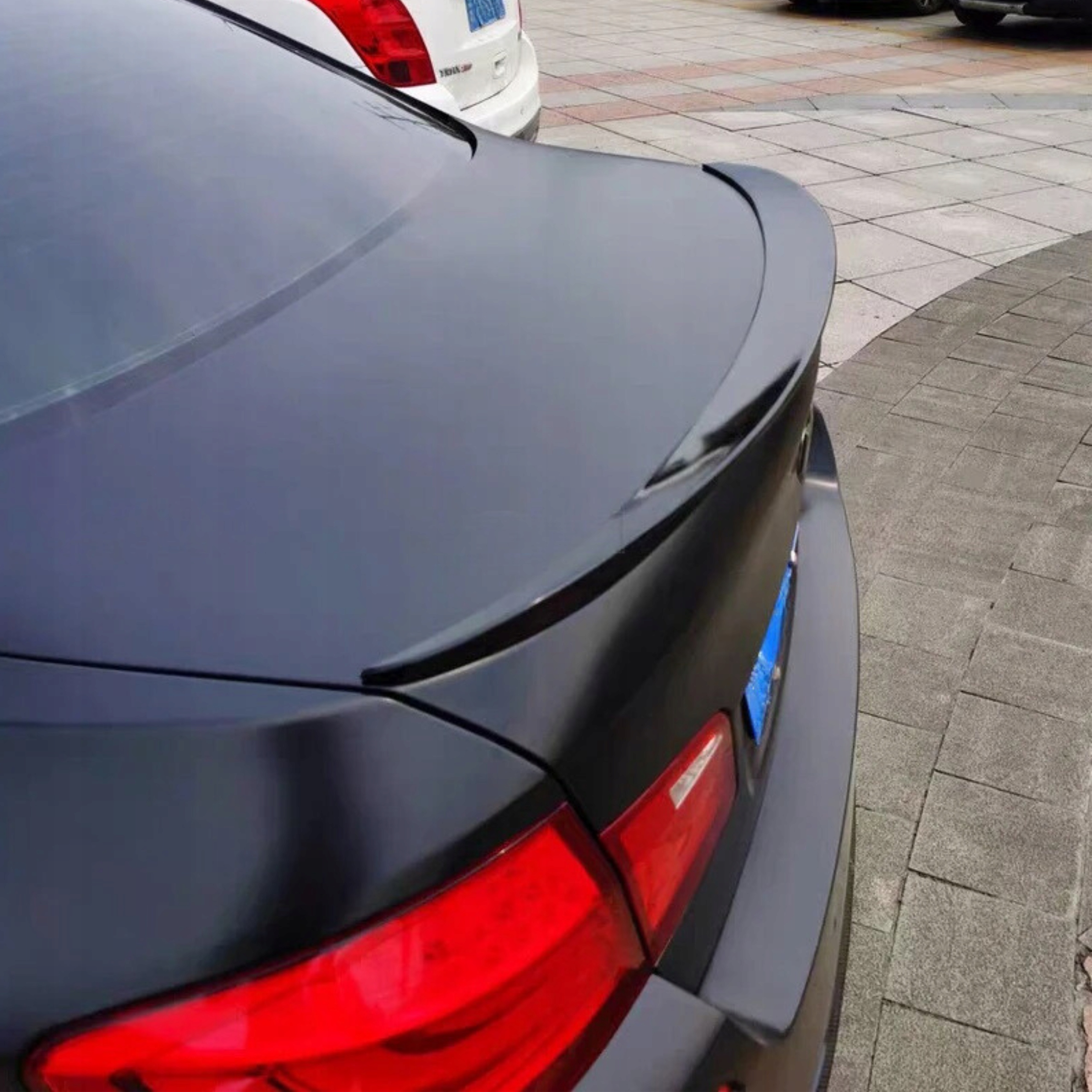 SPOILER BMW 5 F10 LOTKA M Performance TYŁ SPOJLER KLAPY BAGAŻNIKA DOKŁADKA Waga produktu z opakowaniem jednostkowym 1.2 kg