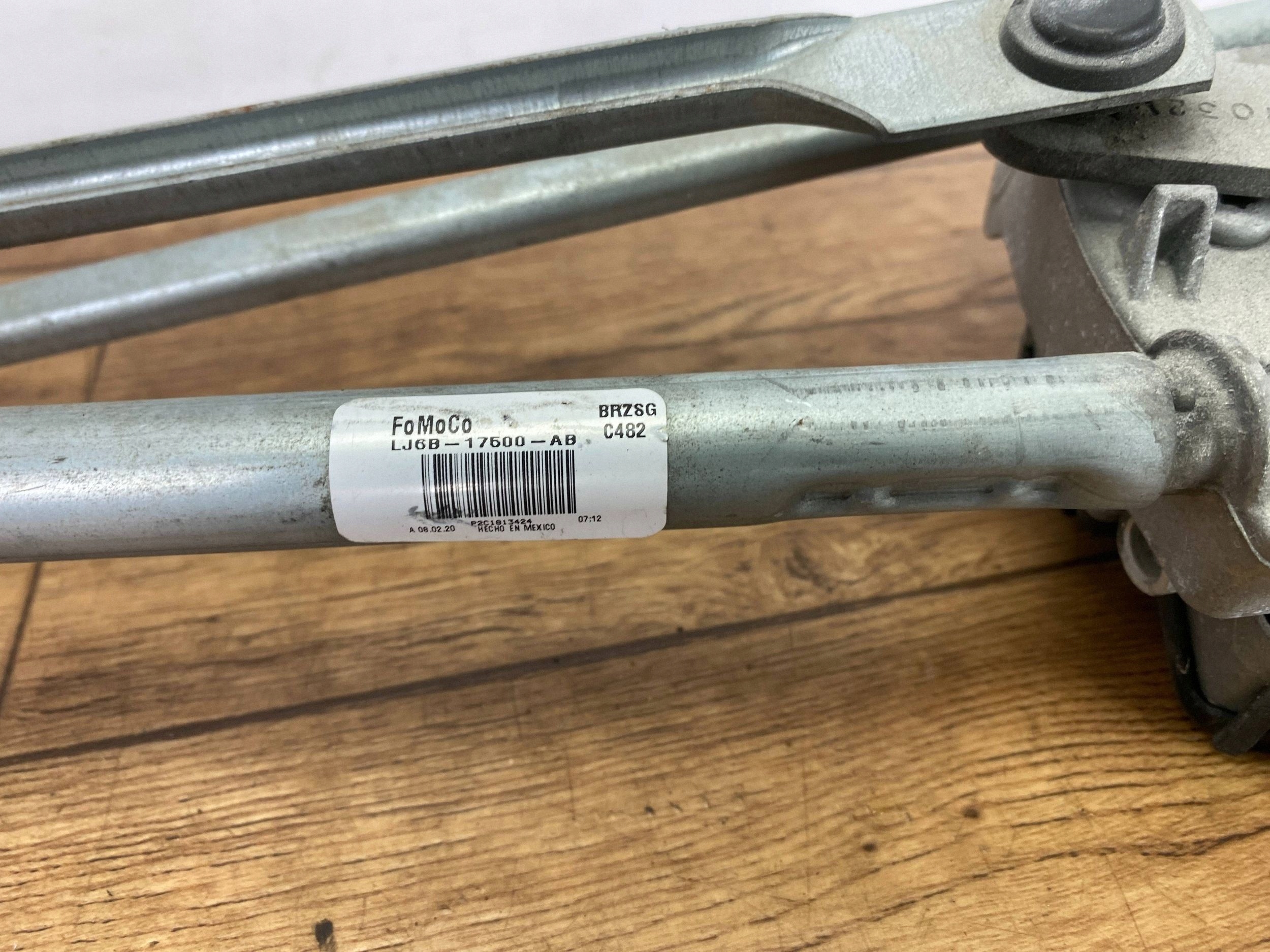 Wischergestänge z silniczkiem Ford Escape IV 2020+