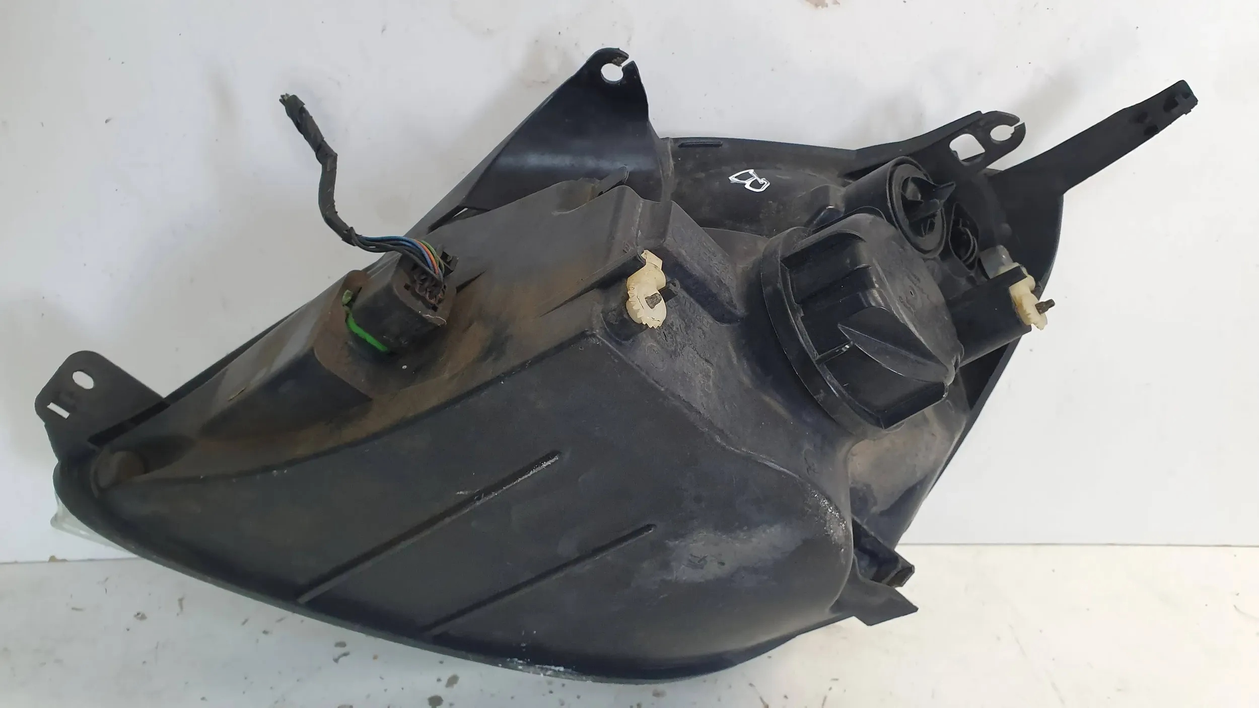 light front right 2S6X-13W029AH FORD FIESTA MK6 02