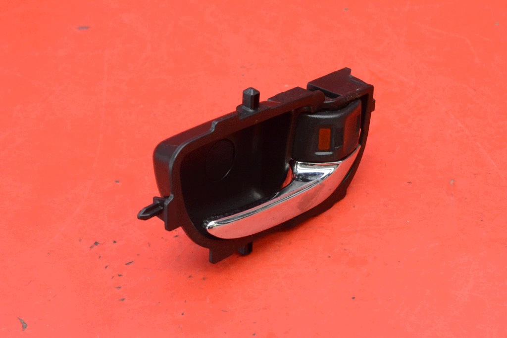 handle inner right front CHROM 69205-0D450 TOYOTA AYGO 2 II 14-20