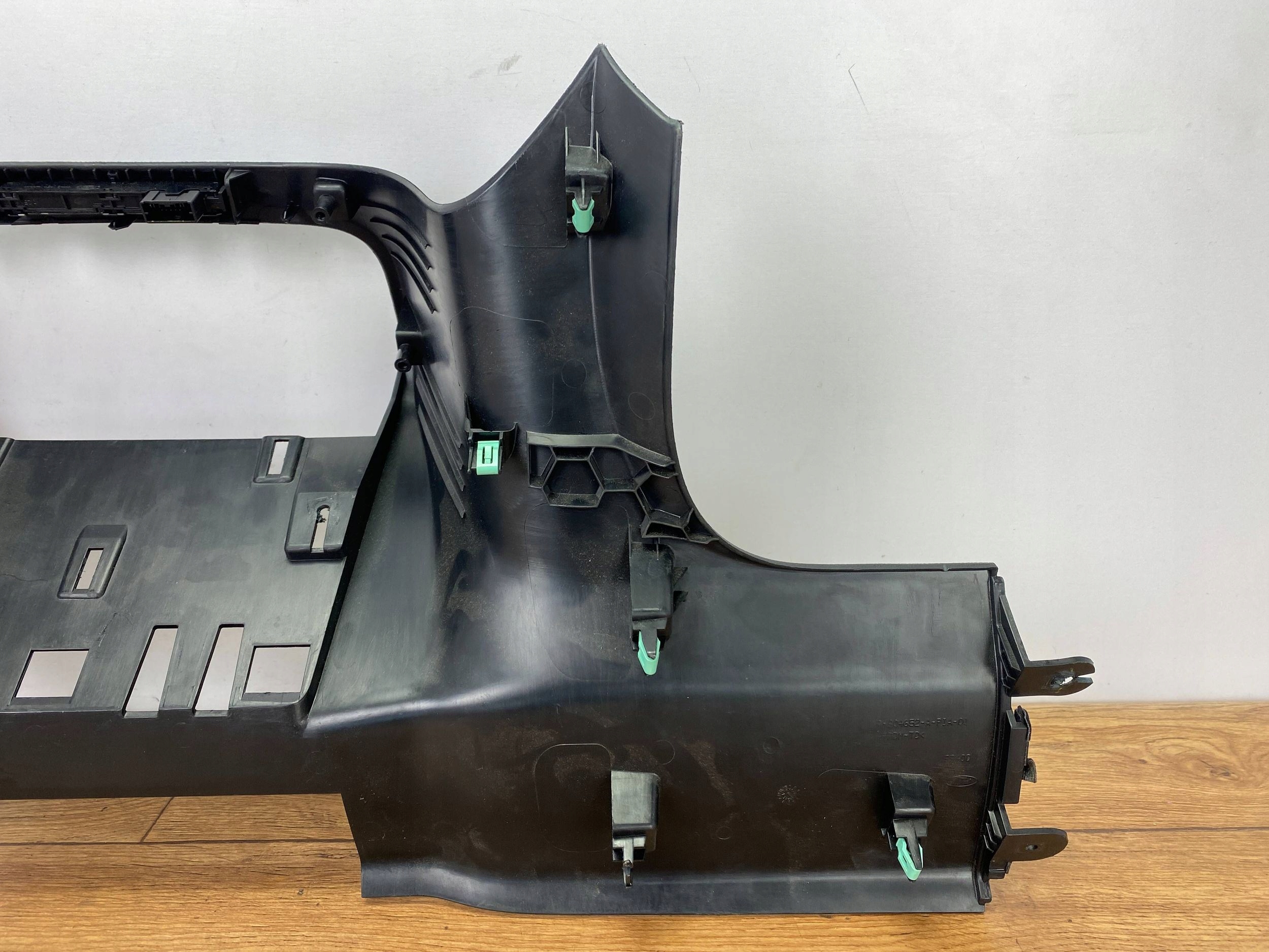 Boîte Châssis Console du tableau de bord Ford Kuga MK3 2020+
