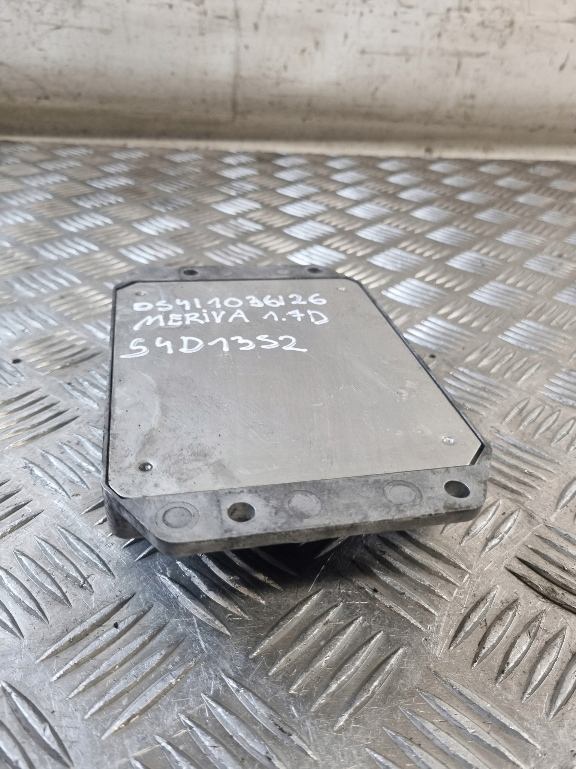 unité de commande électronique uce moteur OPEL MERIVA A 1.7D