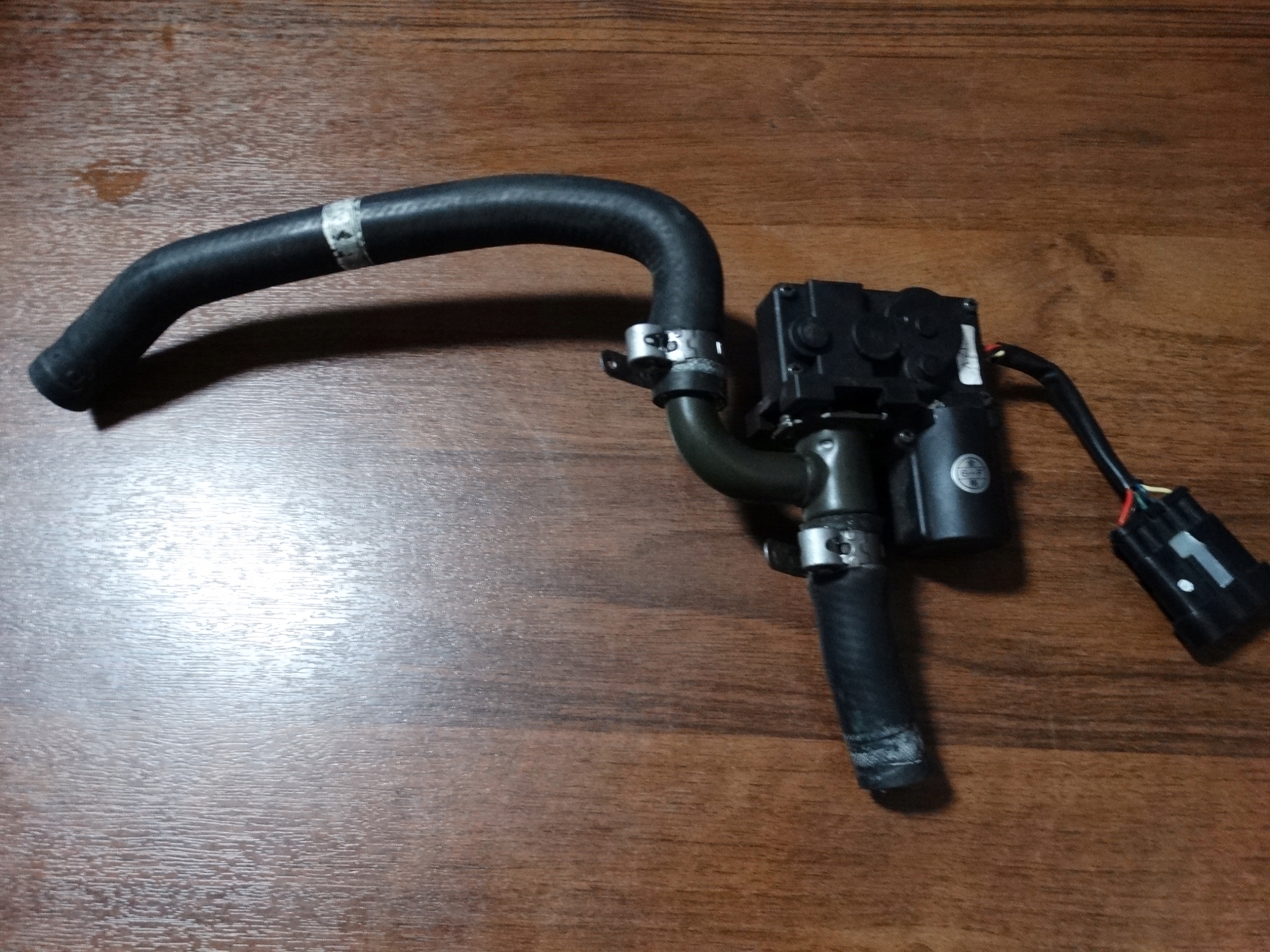 IDEALNA PUMPA VODE ELEKTROVENTIL 5PIN MASERATI 1