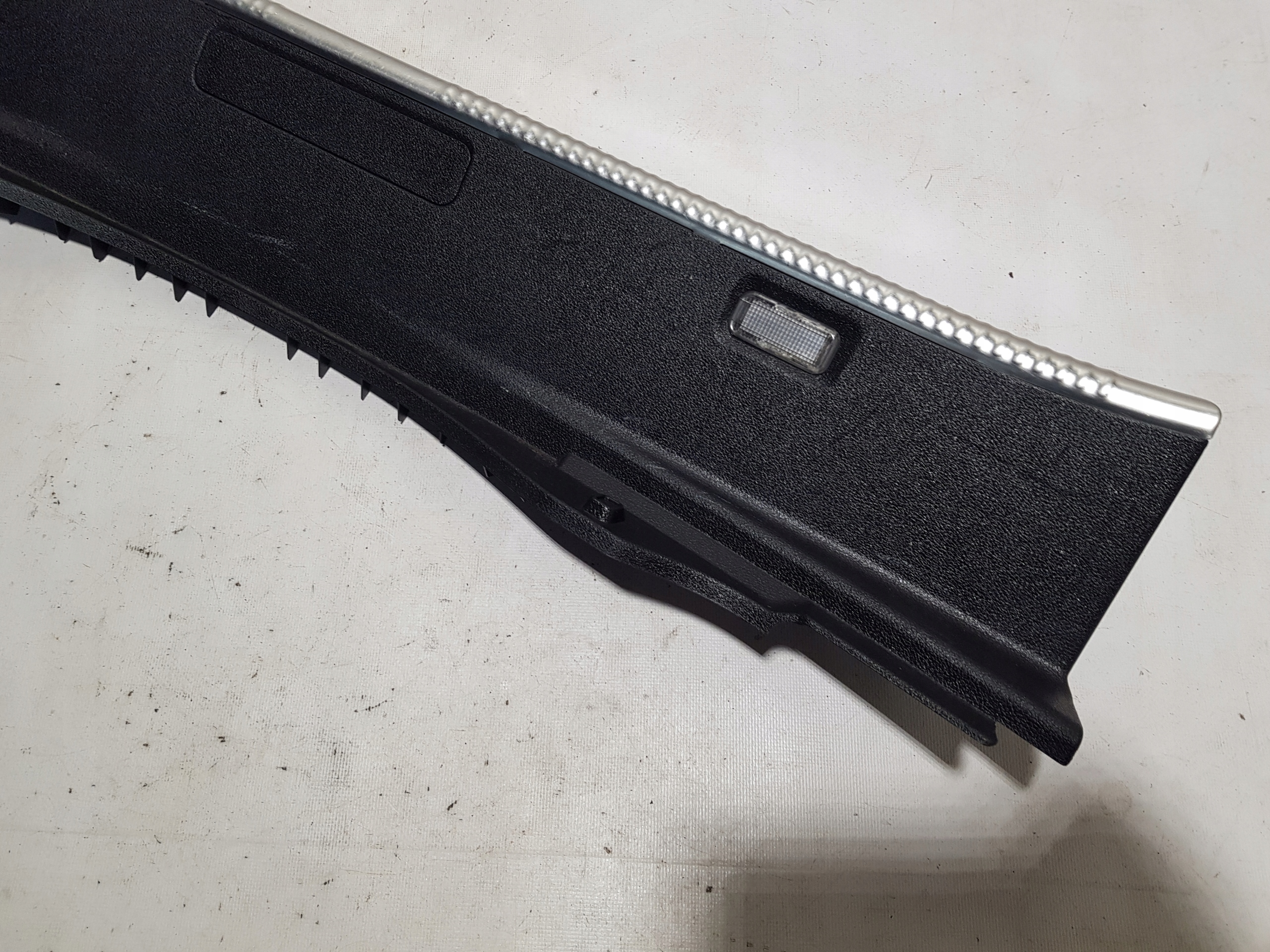 kryt lišta stěny PRAHU kufru AUDI A8 D4 4h0863471
