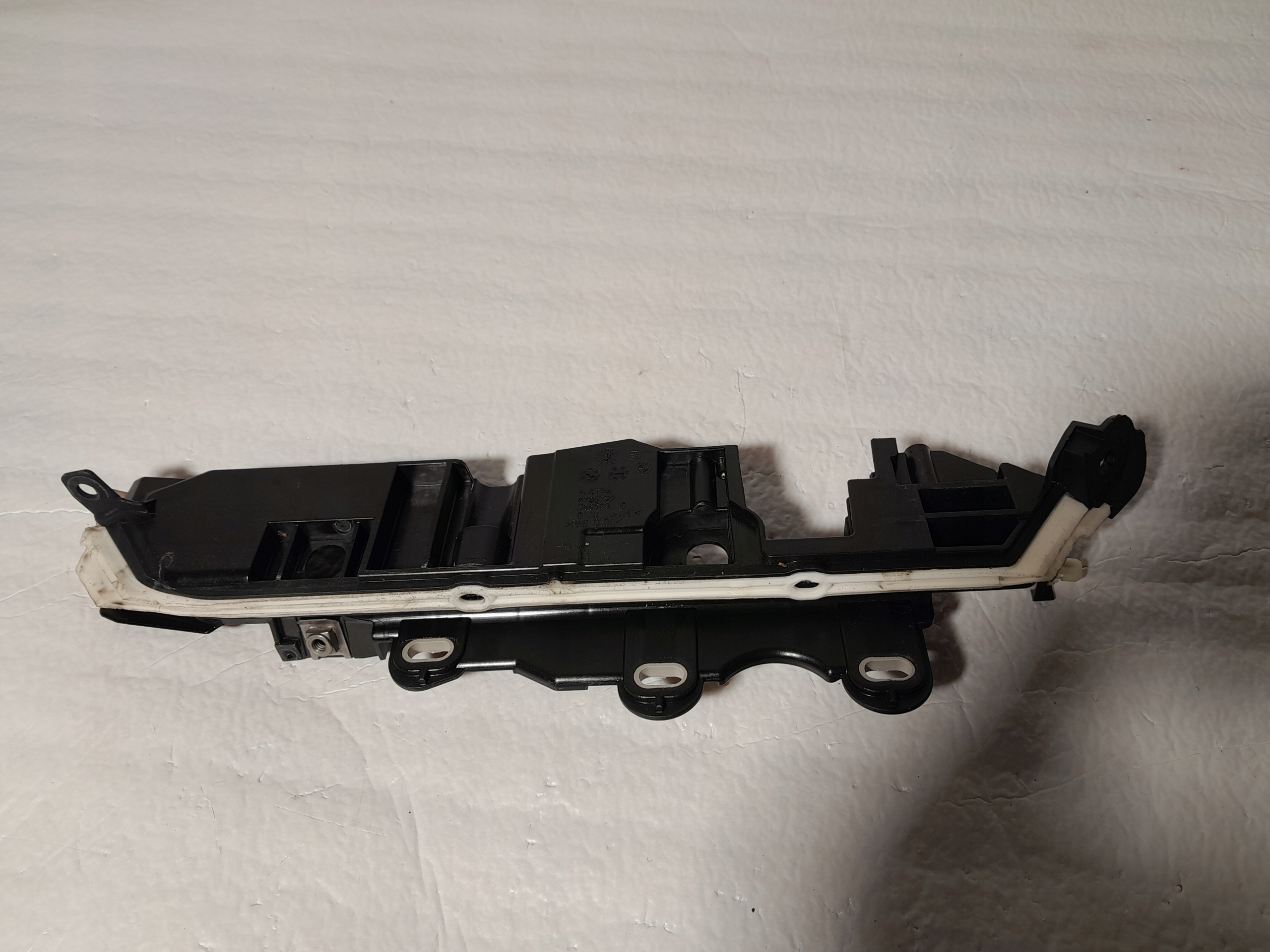 BMW 7' G11 LCI console holder 8795722