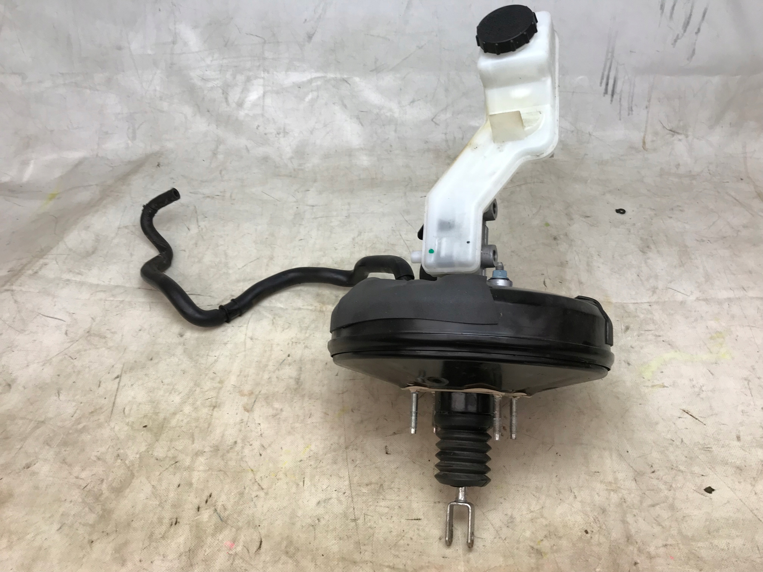 DGJ2-43950 - Mazda CX30 19-сервопривод главный тормозной цилиндр DGJ243950 США