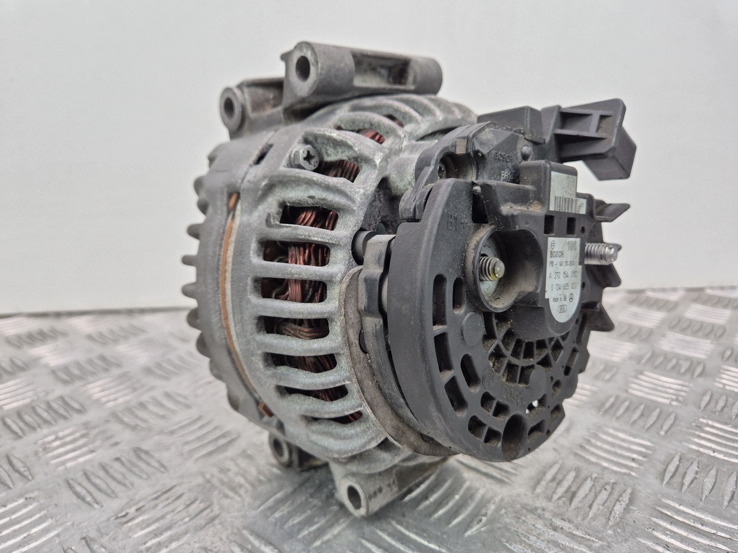 Mercedes E350 W211 M272.964 alternator A2721540102