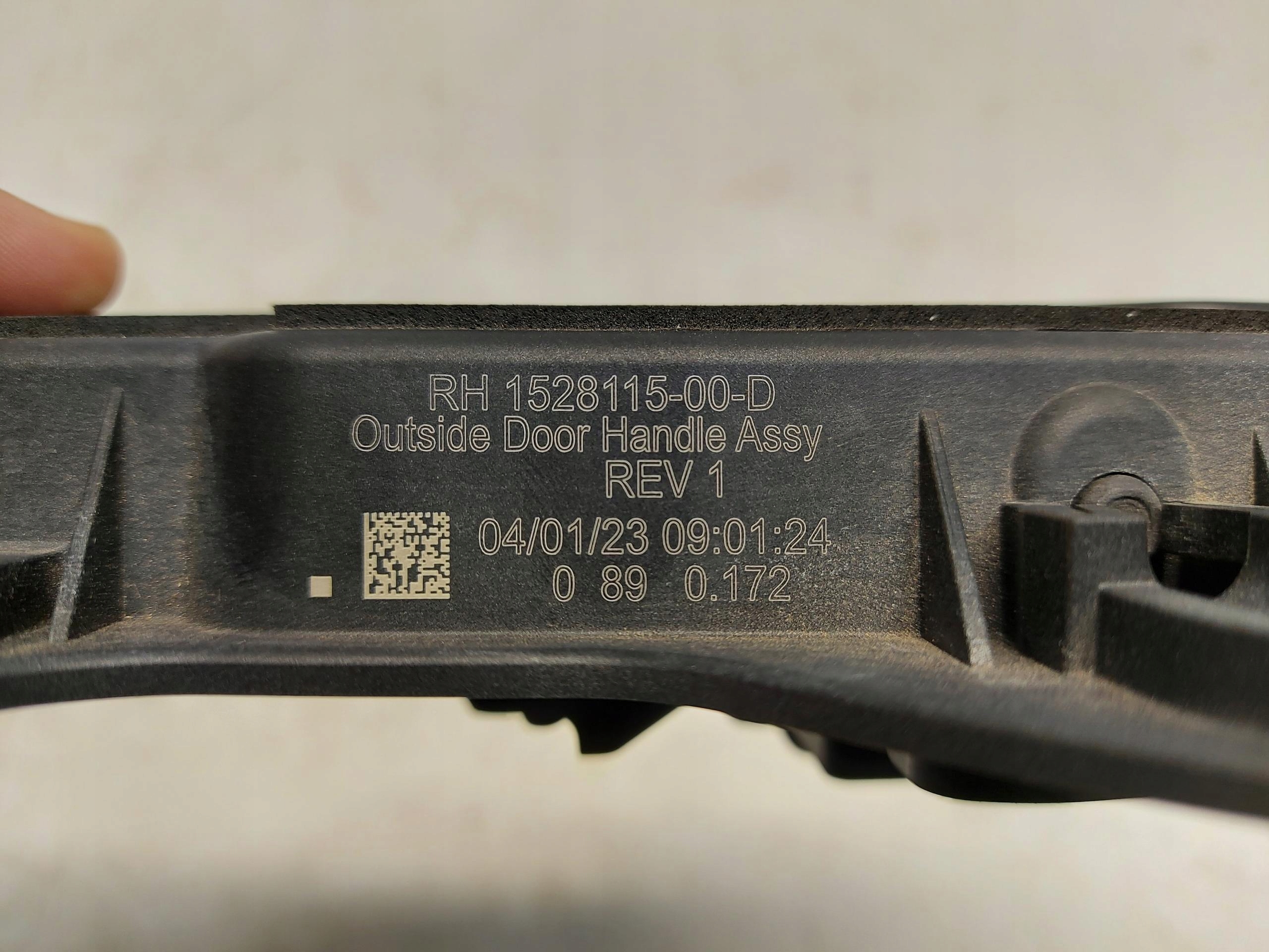 TESLA MODEL Y 2023r handle rear part right 1528115-00-D