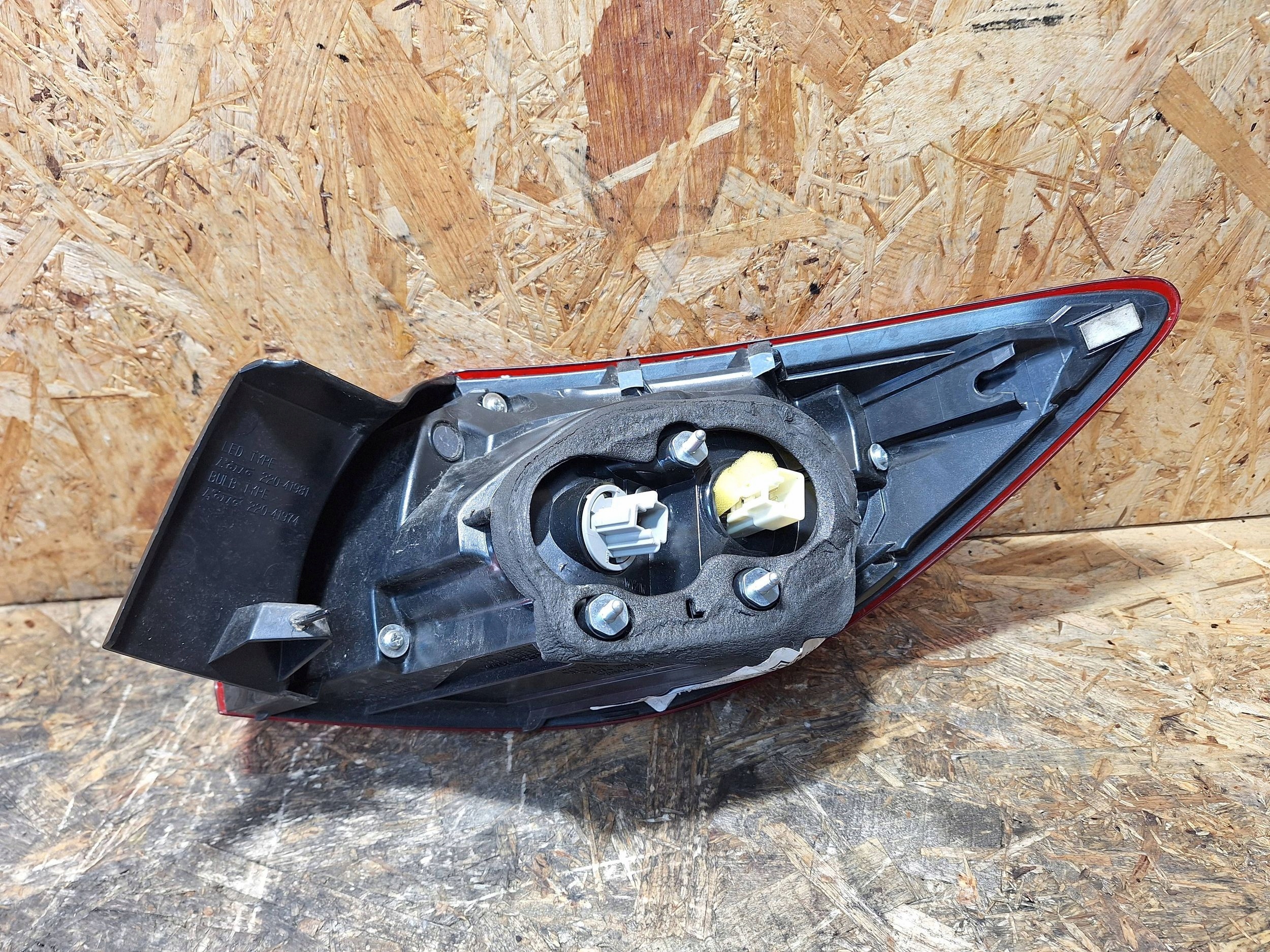 LAMPA TYŁ LEWA MAZDA 3 BM 13- B45D-51160 LED Typ samochodu Samochody osobowe