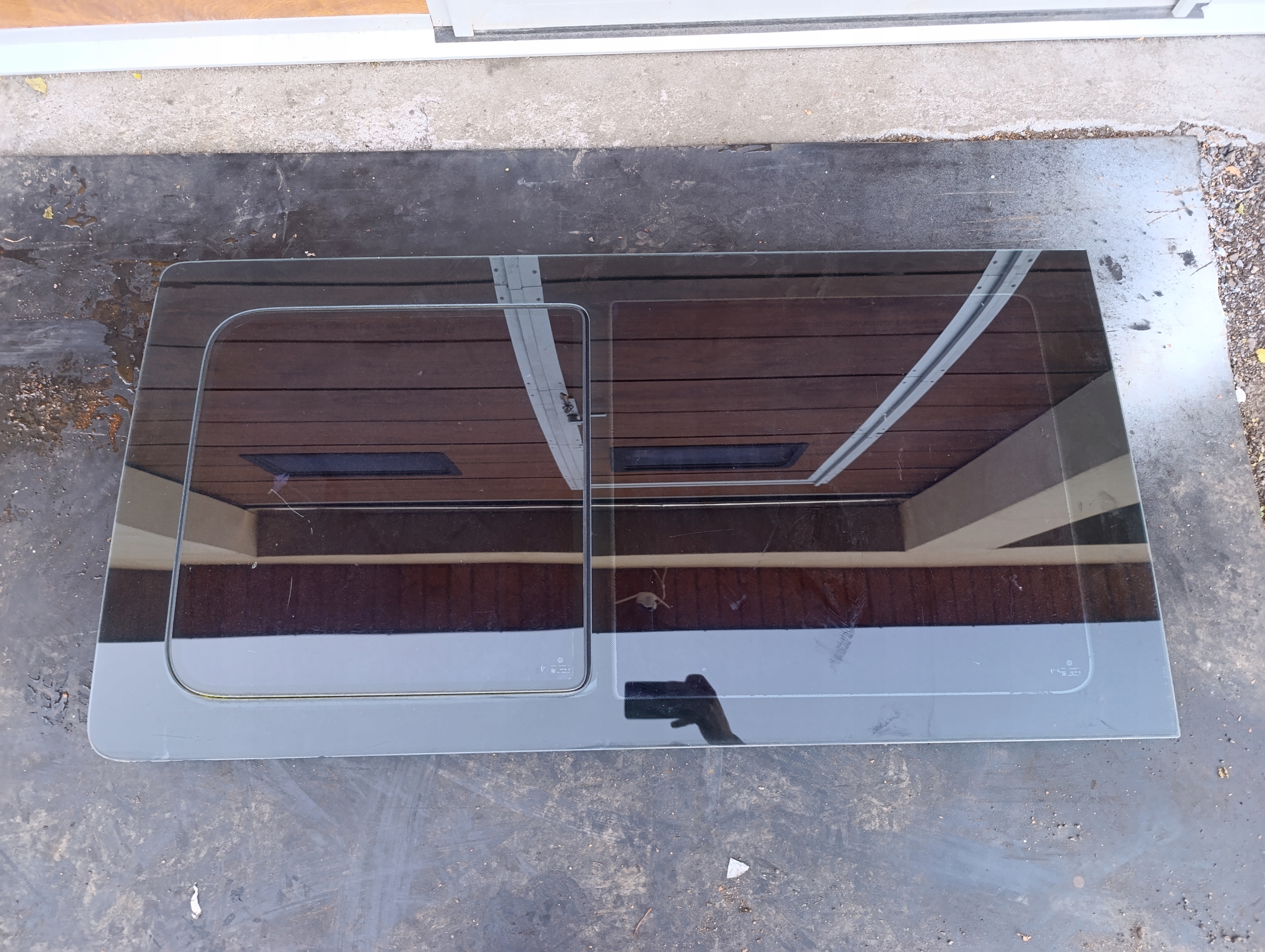 VW T5 window PRZESUWNA DRUGI RZAD left damaged