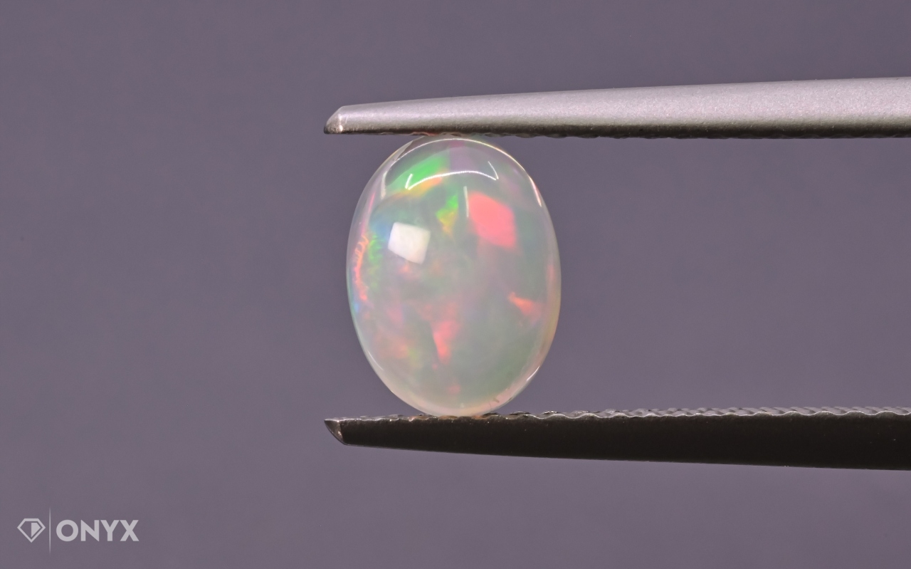 Opál z Etiopie kabošon ovál 8x6 mm