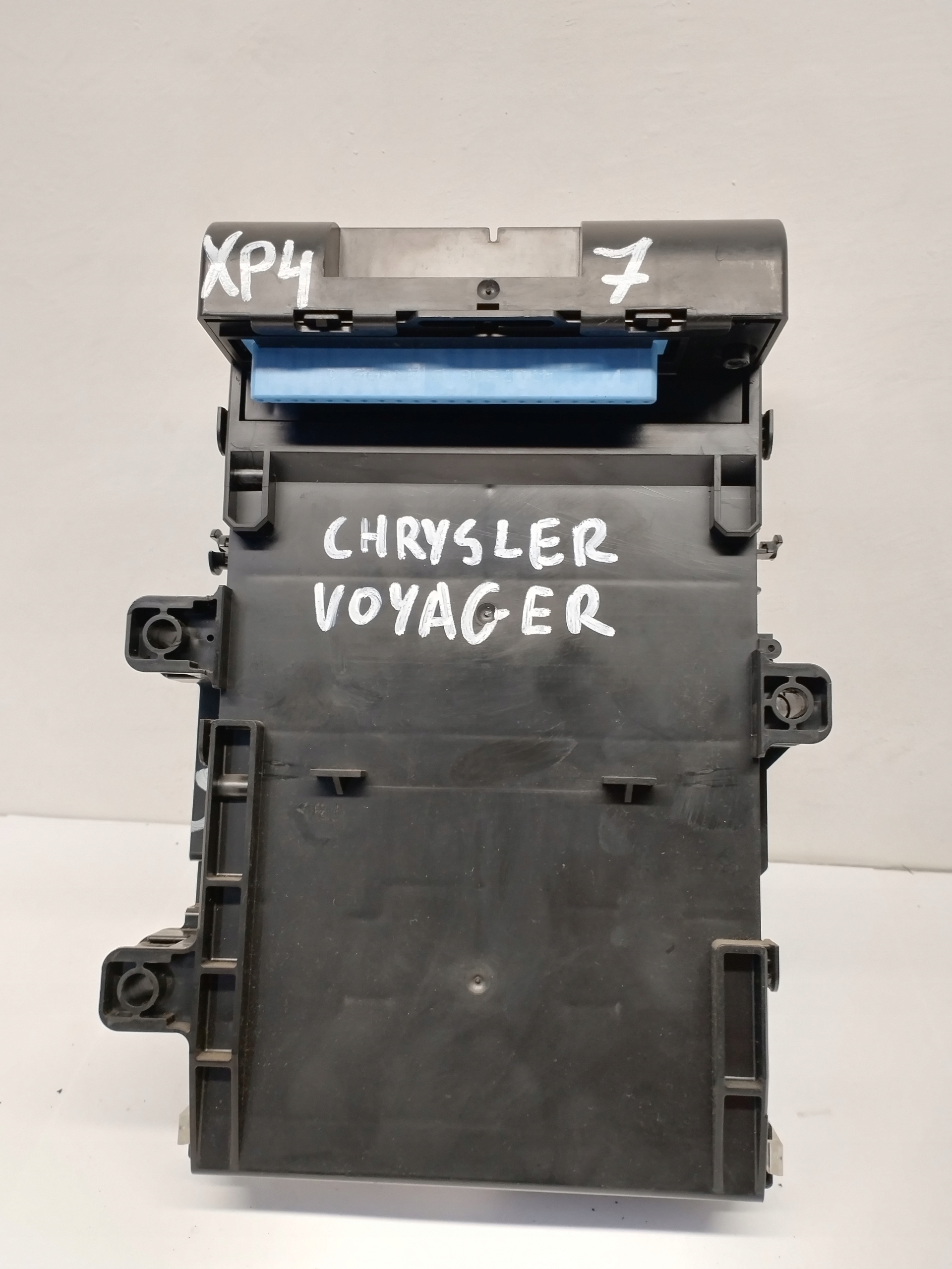 module control unit compartment BSI Chrysler Voyager P04707994AE