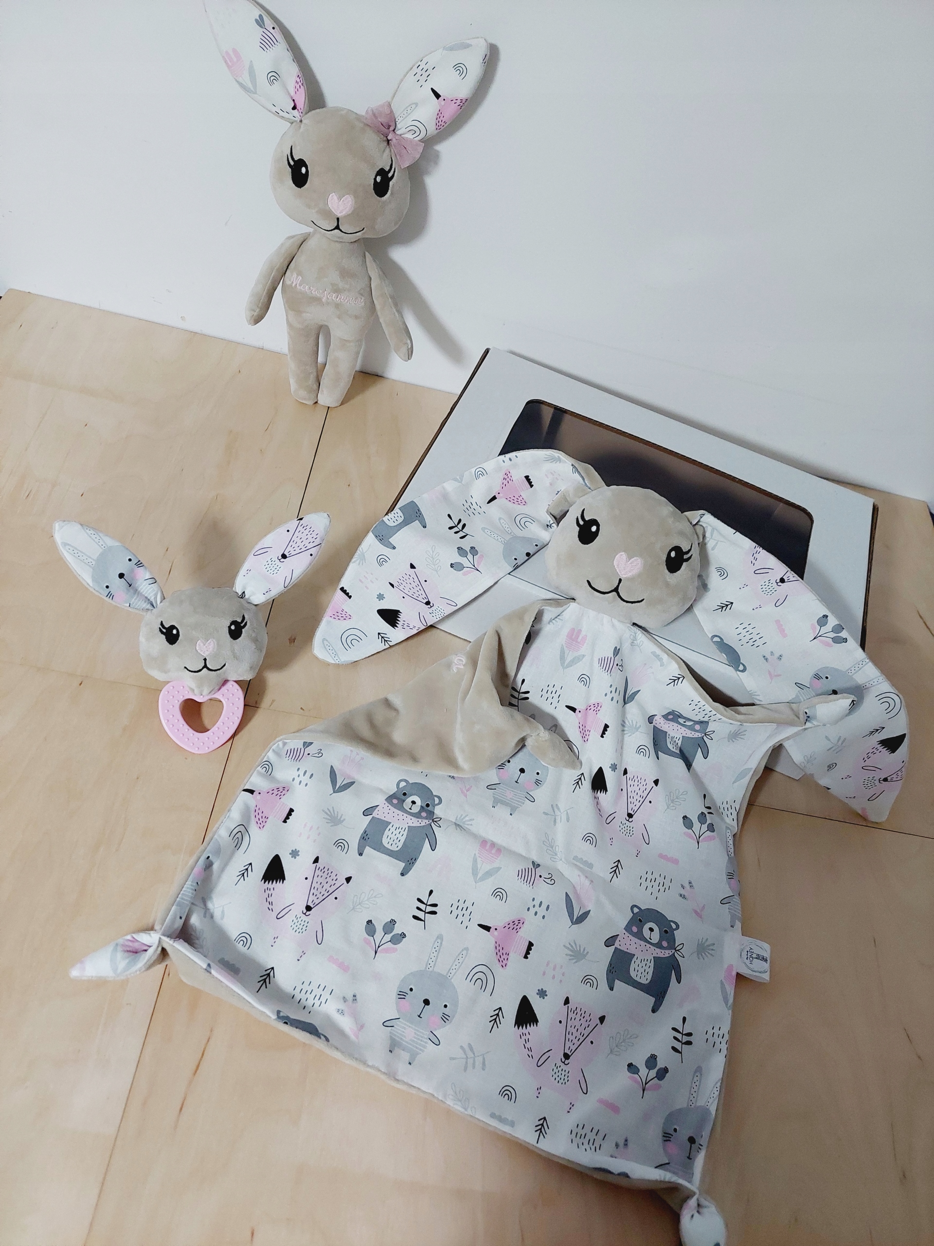 Přítulka se jménem hadr chrastítko králík