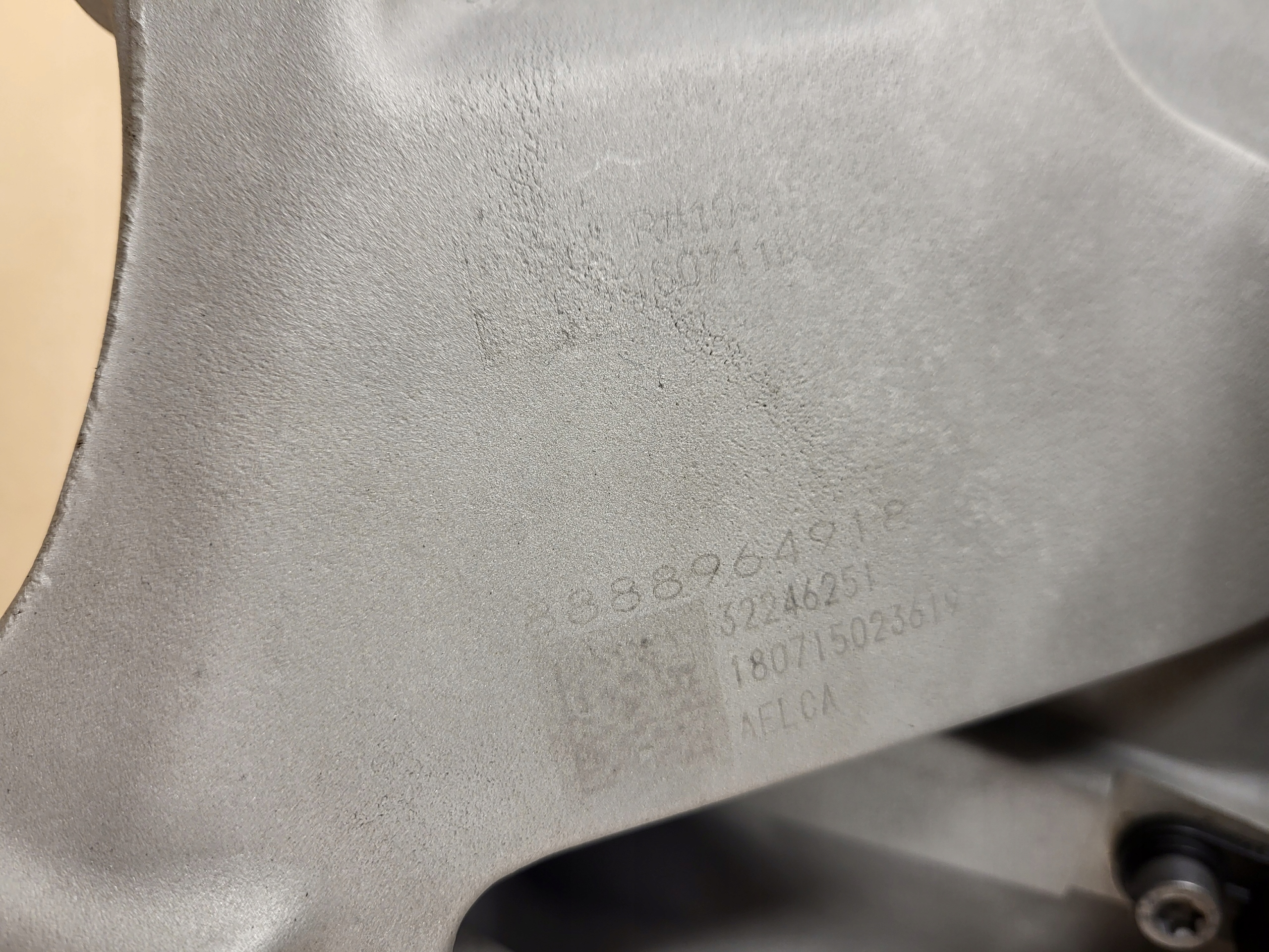Mozzo FUSELLO perno mozzo ruote Destra posteriore 2WD VOLVO XC40 2017
