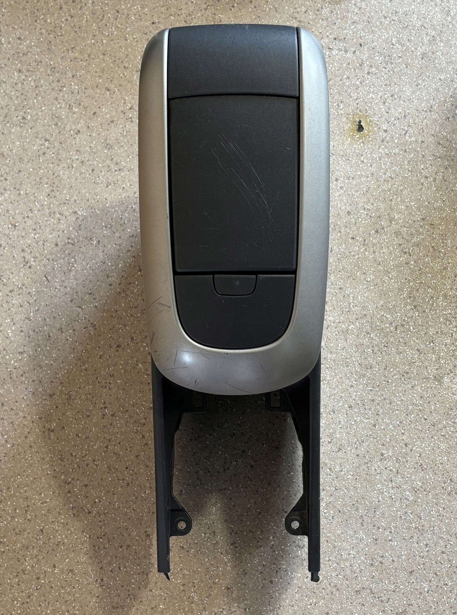 Podłokietnik konsoli Toyota Auris 150