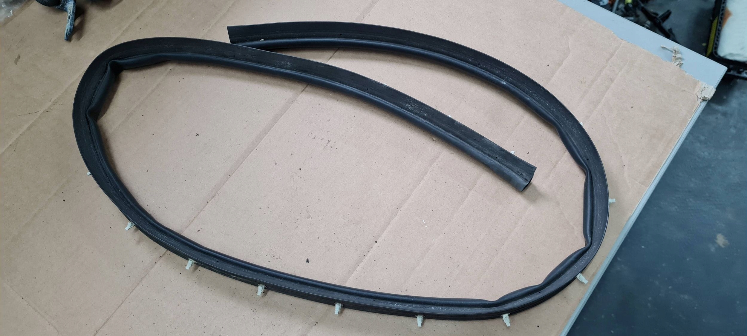 Q3 83A gasket rubber threshold of the threshold left 83A833177