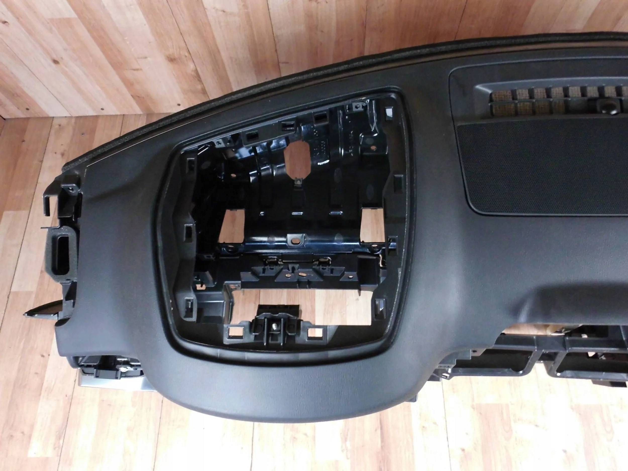 Mazda CX-5 II 2018-2022 dashboard instrument panel cockpit below head up