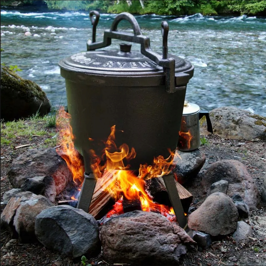 KOCIOŁEK GAR SAGAN PIECZONKI 10L MYŚLIWSKI ŻELIWNY Producent Topfann