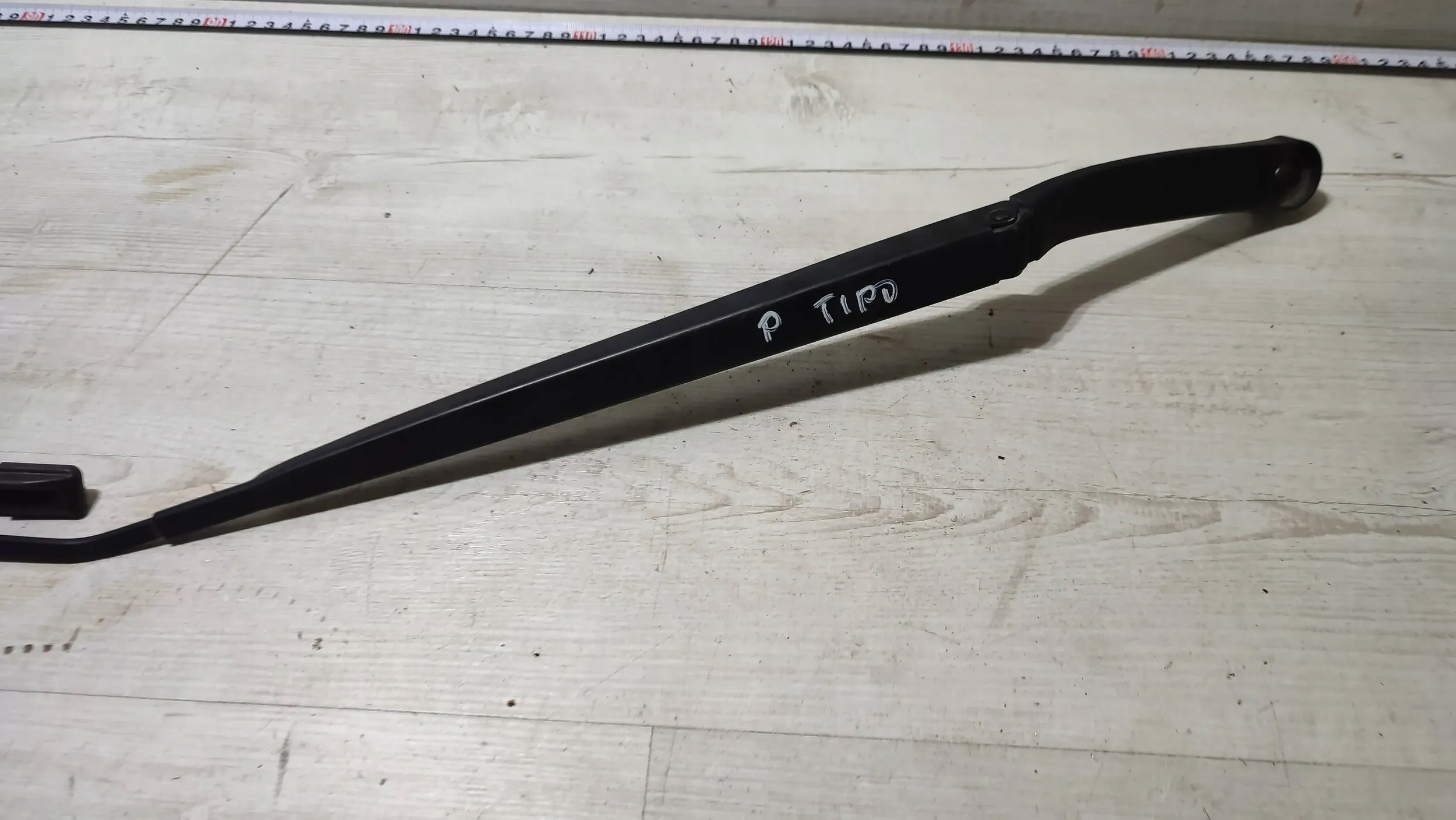 Fiat Tipo II HB 19r. 1.4 front side right wiper arm windows