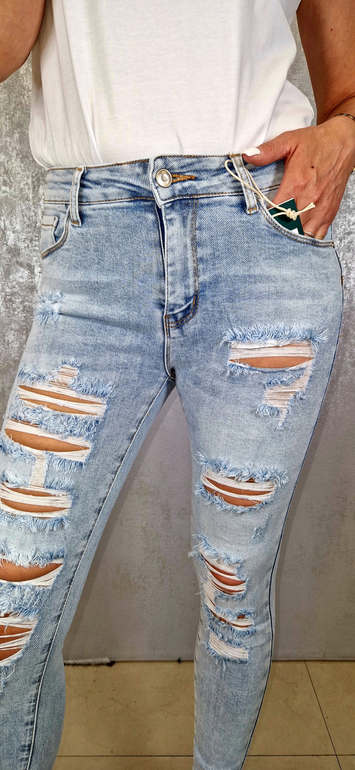 SPODNIE DAMSKIE JEANSY MODELUJĄCE PUSH UP M.SARA Materiał dominujący bawełna